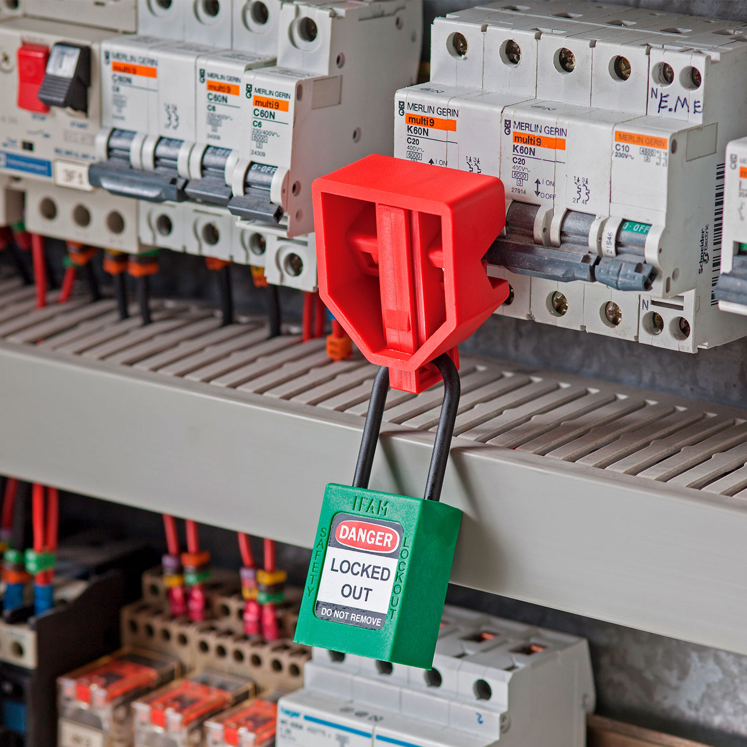 Bloqueo para disyuntor multipolar