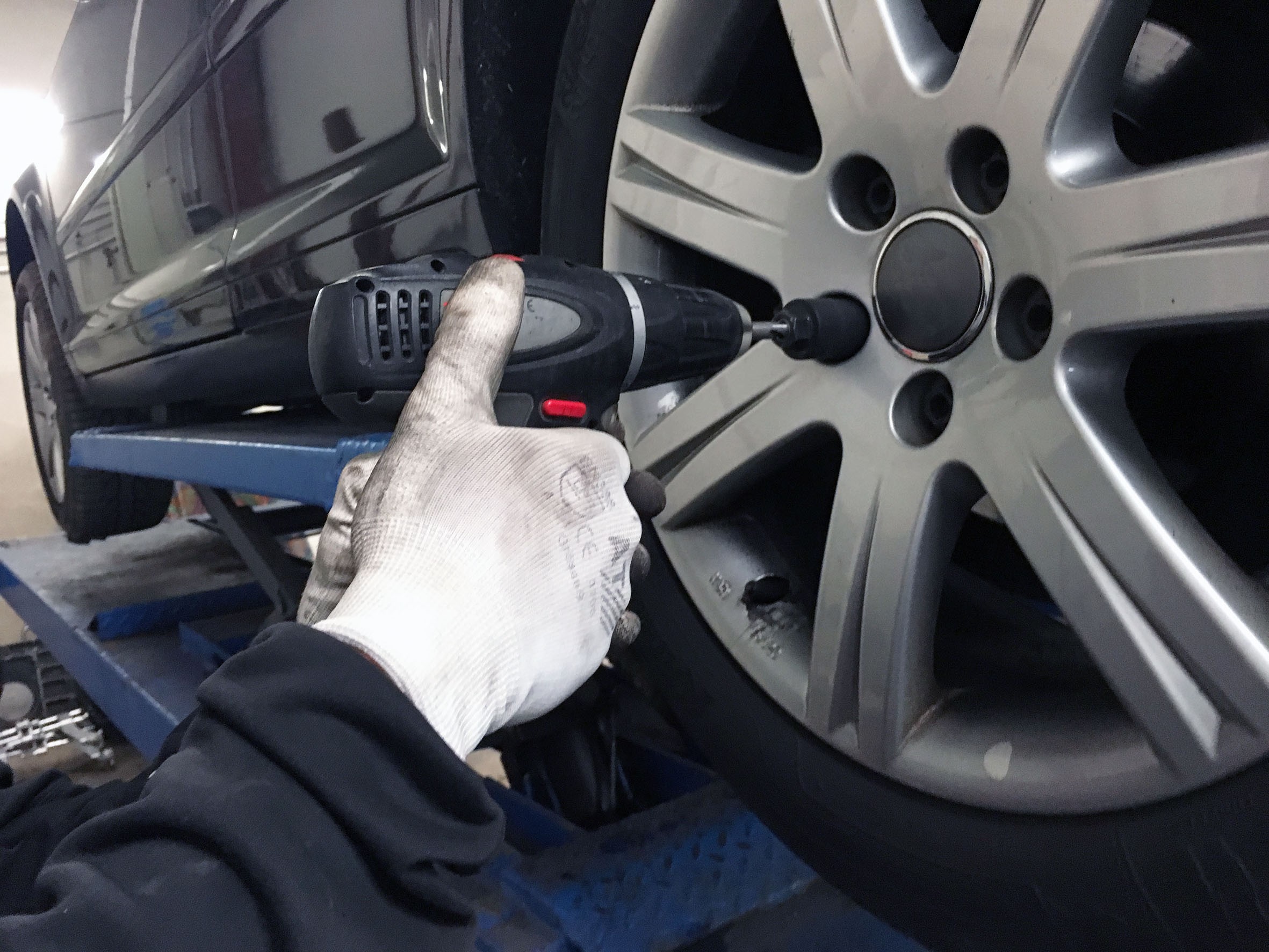 EXTRACTOR FORZA DE TORNILLOS ANTIROBO