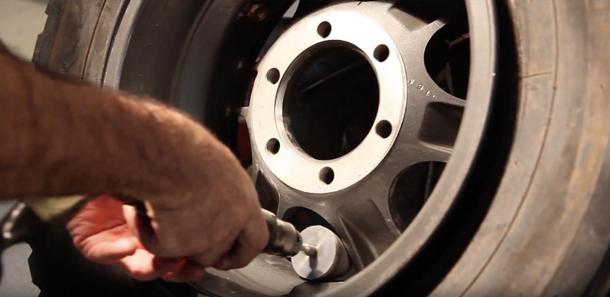 LIMPIADOR DE ADHESIVOS FORZA PARA LLANTAS