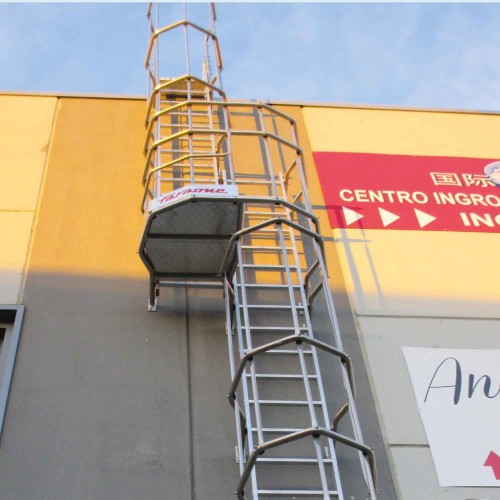 SVS2 | Escalera vertical de seguridad con jaula de protección
