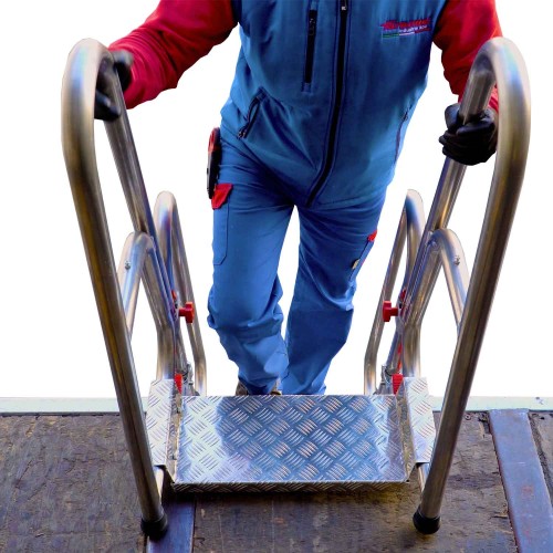 SCRT | Escalera plegable para camión con altura regulable.