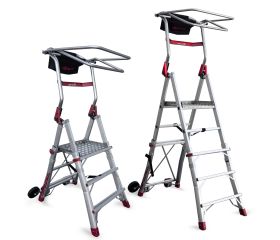 Escalera plegable con amplia plataforma y 3 peldaños.