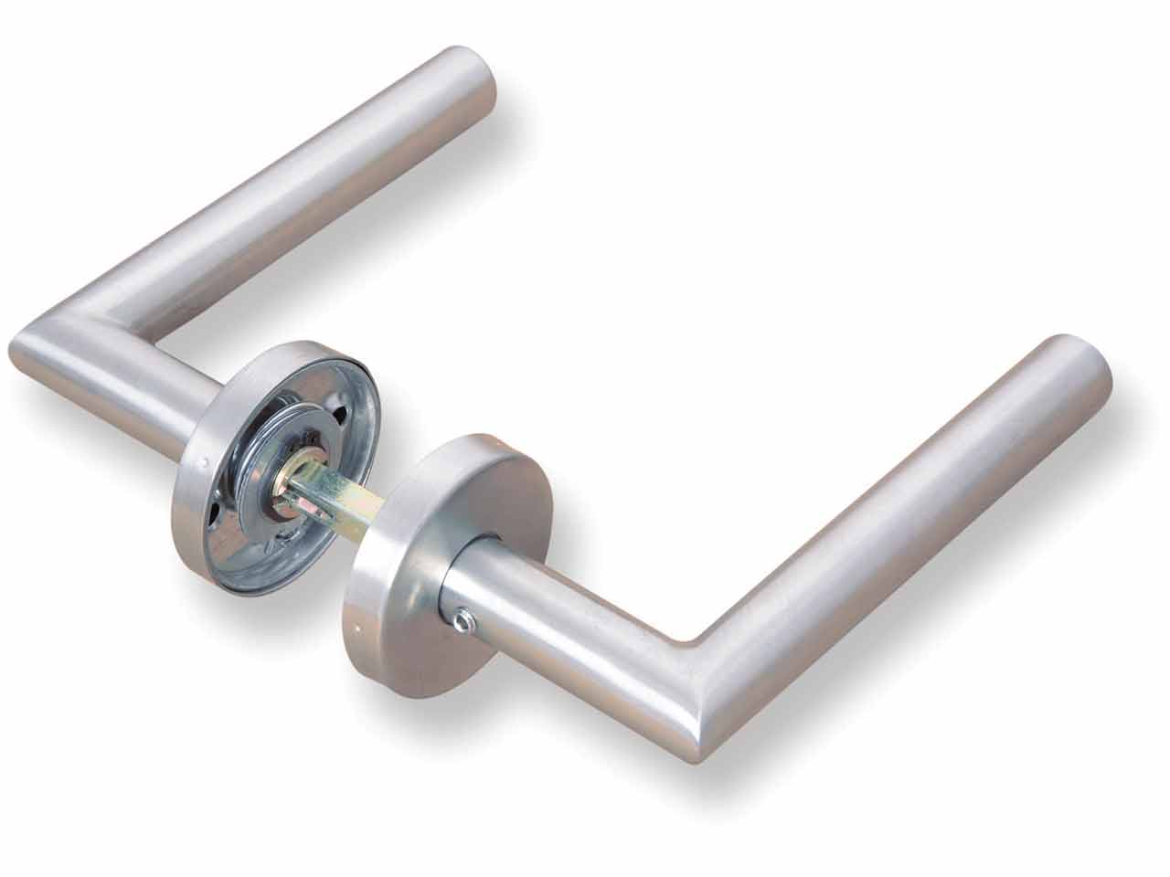 JUEGO MANILLAS INOX EN L CON ROSETA MRL3