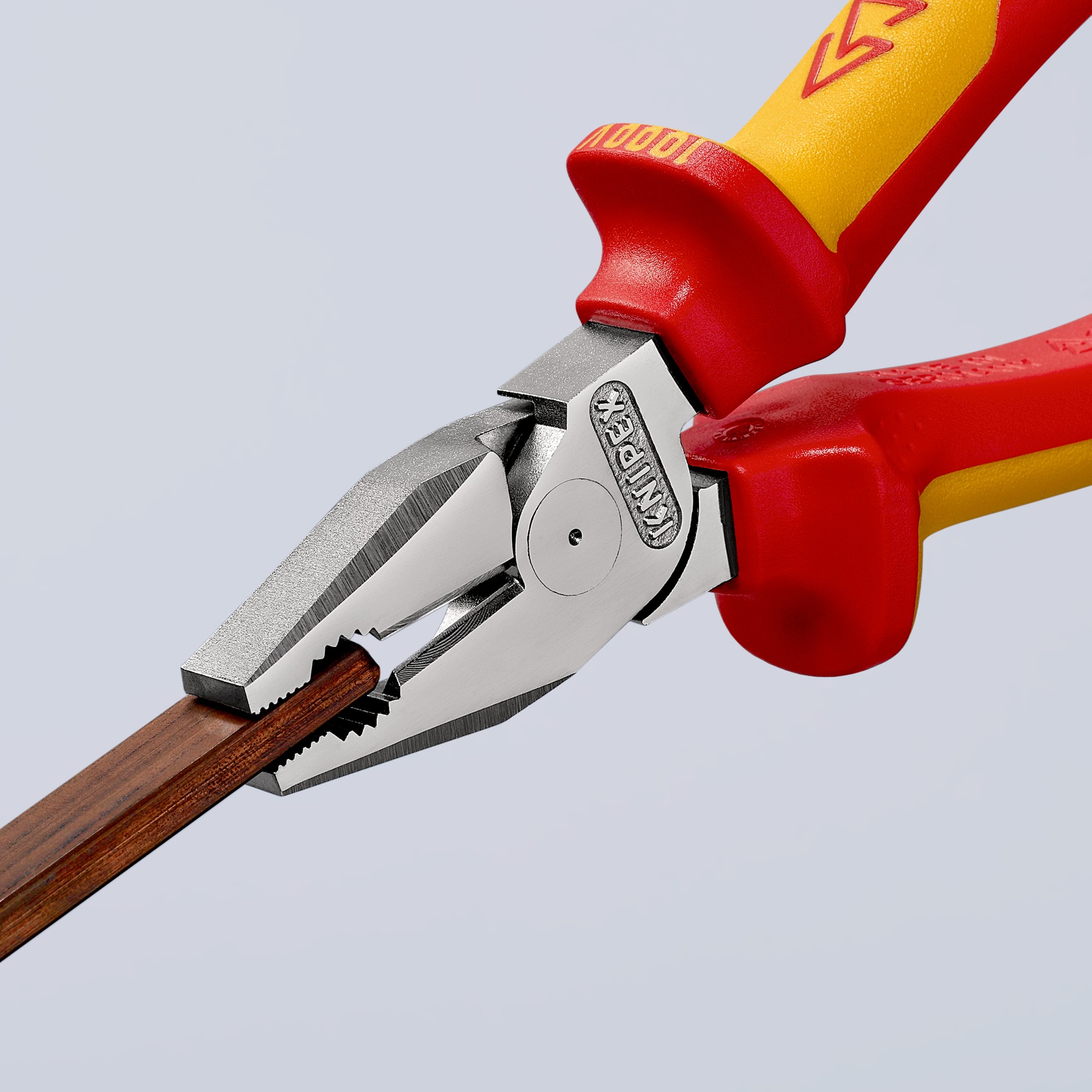 Knipex Alicate universal de fuerza con mangos bicomponentes aislados 180 mm