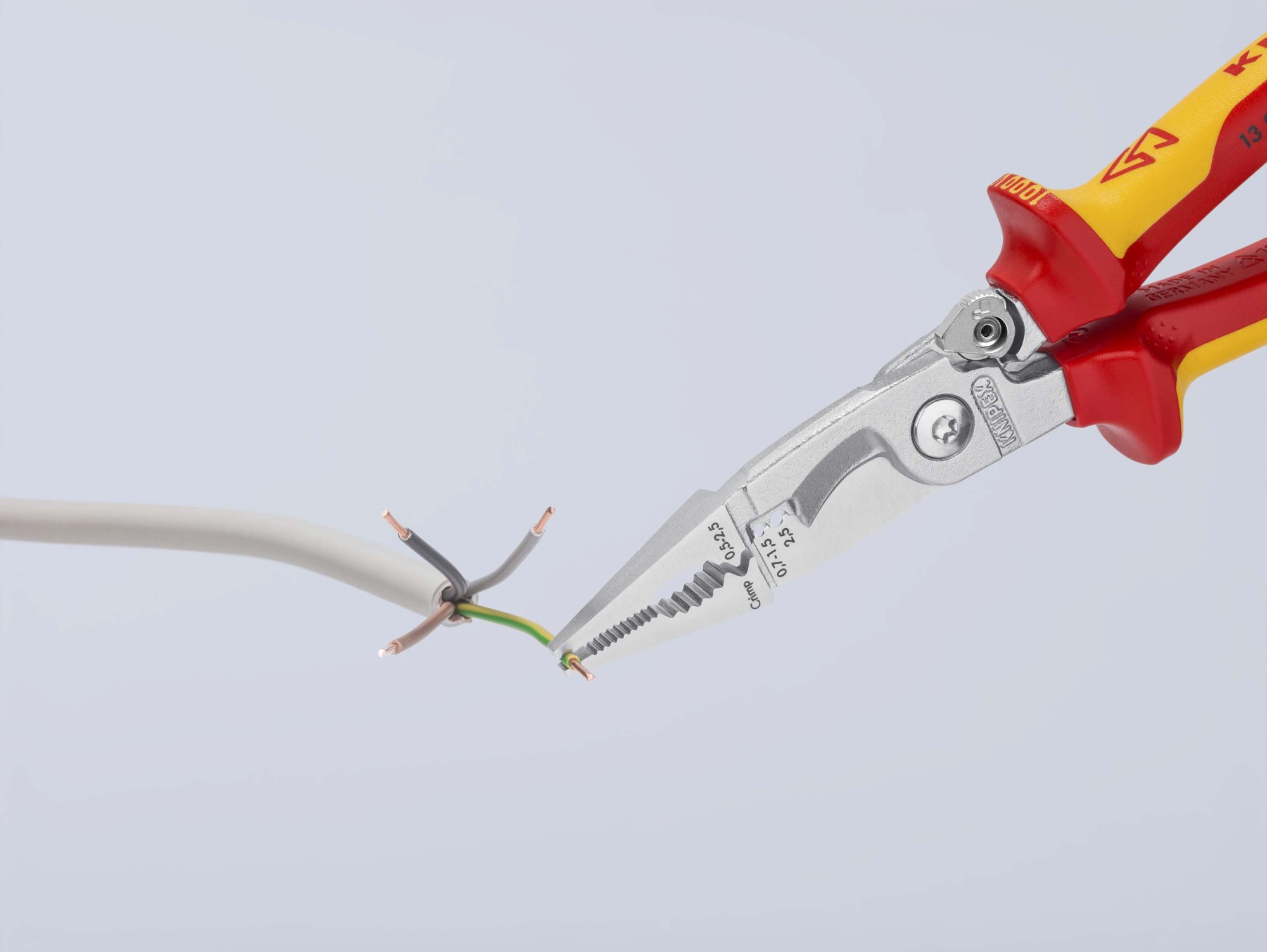 Knipex Alicate multifunción para instaladores con mangos bicomponentes aislados 200 mm