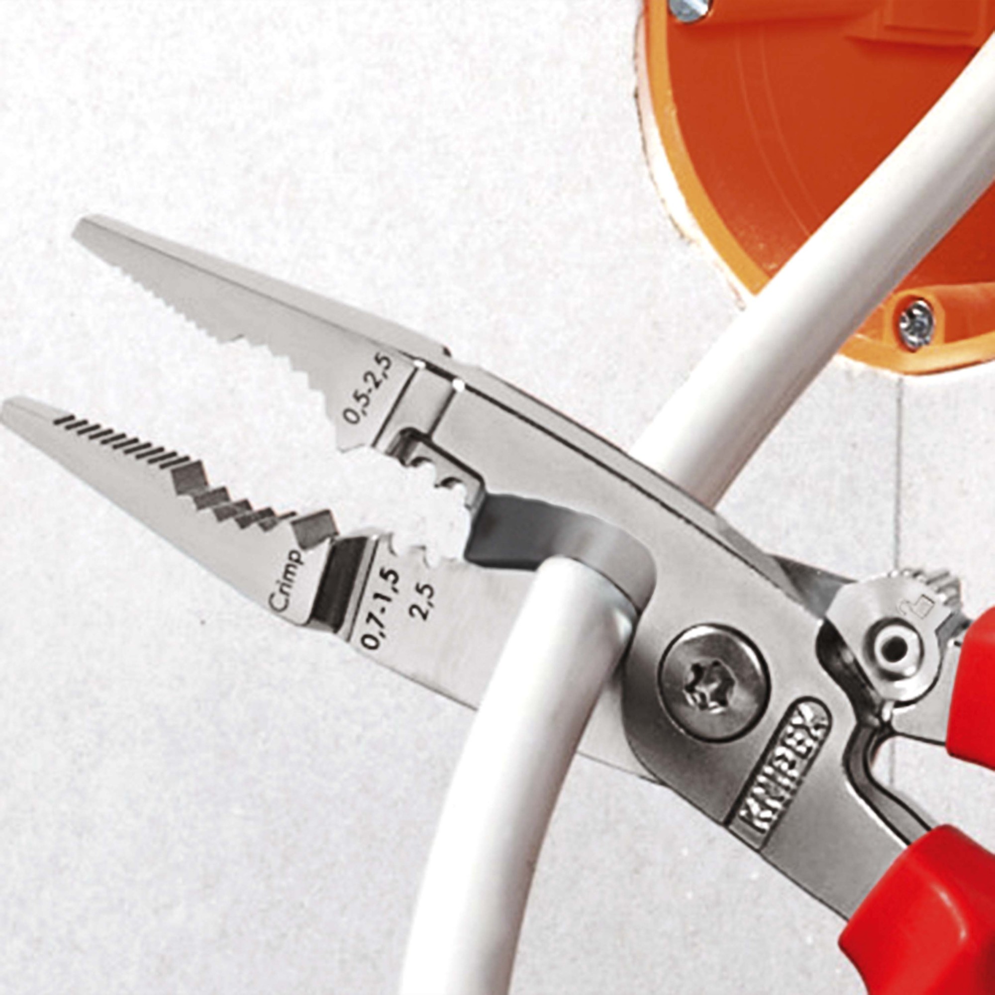 Knipex Alicate multifunción para instaladores con mangos bicomponentes aislados 200 mm