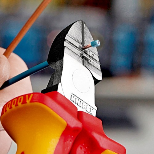 Knipex Alicate de corte diagonal con pelacables con mangos bicomponentes aislados 160 mm