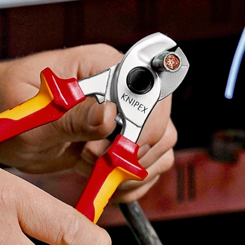 Knipex Alicate cortacables con mangos bicomponentes aislados 165 mm