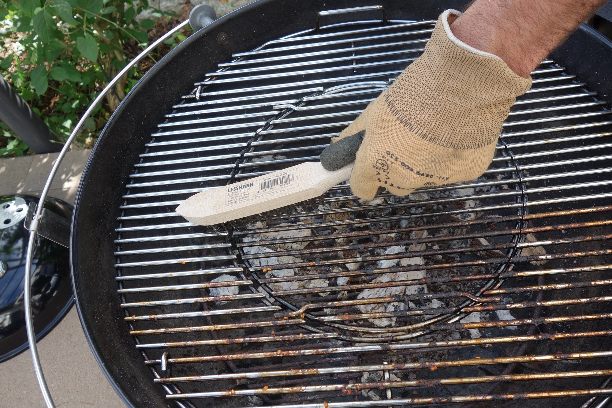 Lessmann Cepillo de mano mango de madera  alambre latonado 105431