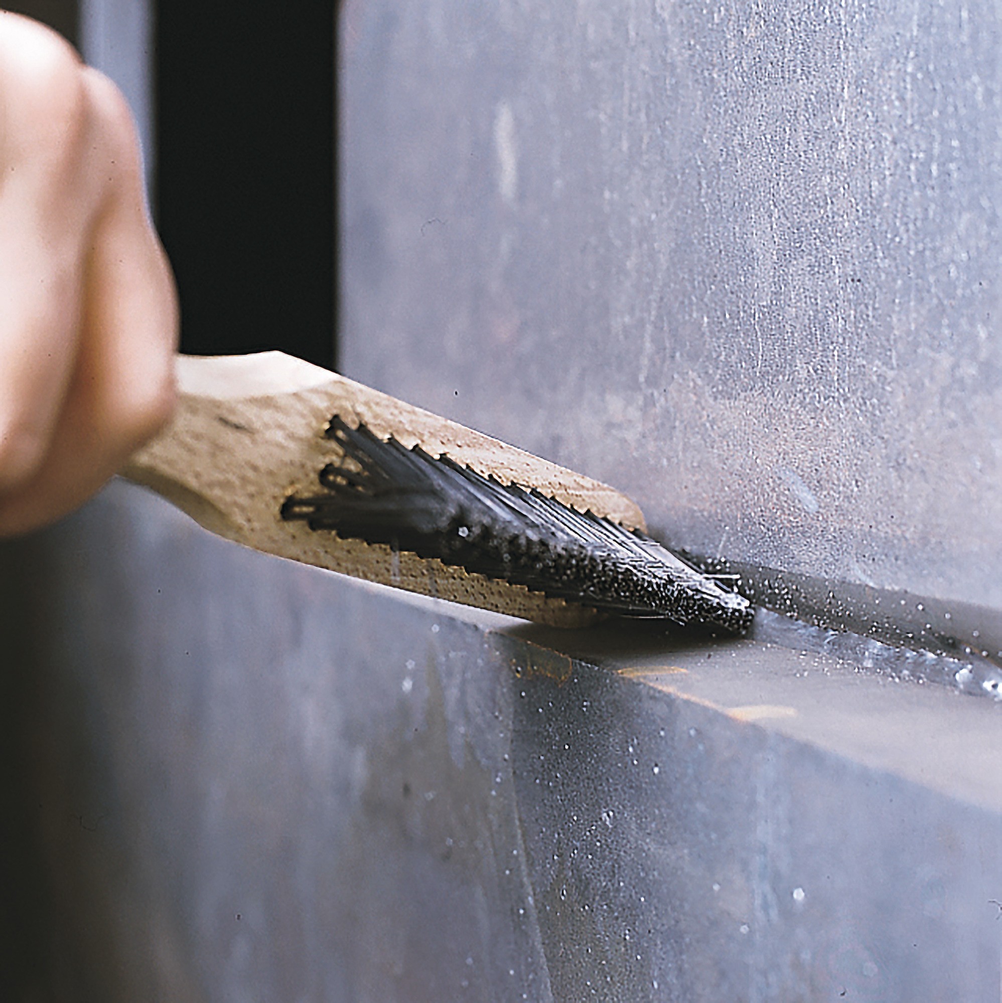 Lessmann Cepillo de mano mango de madera  alambre latonado 105431