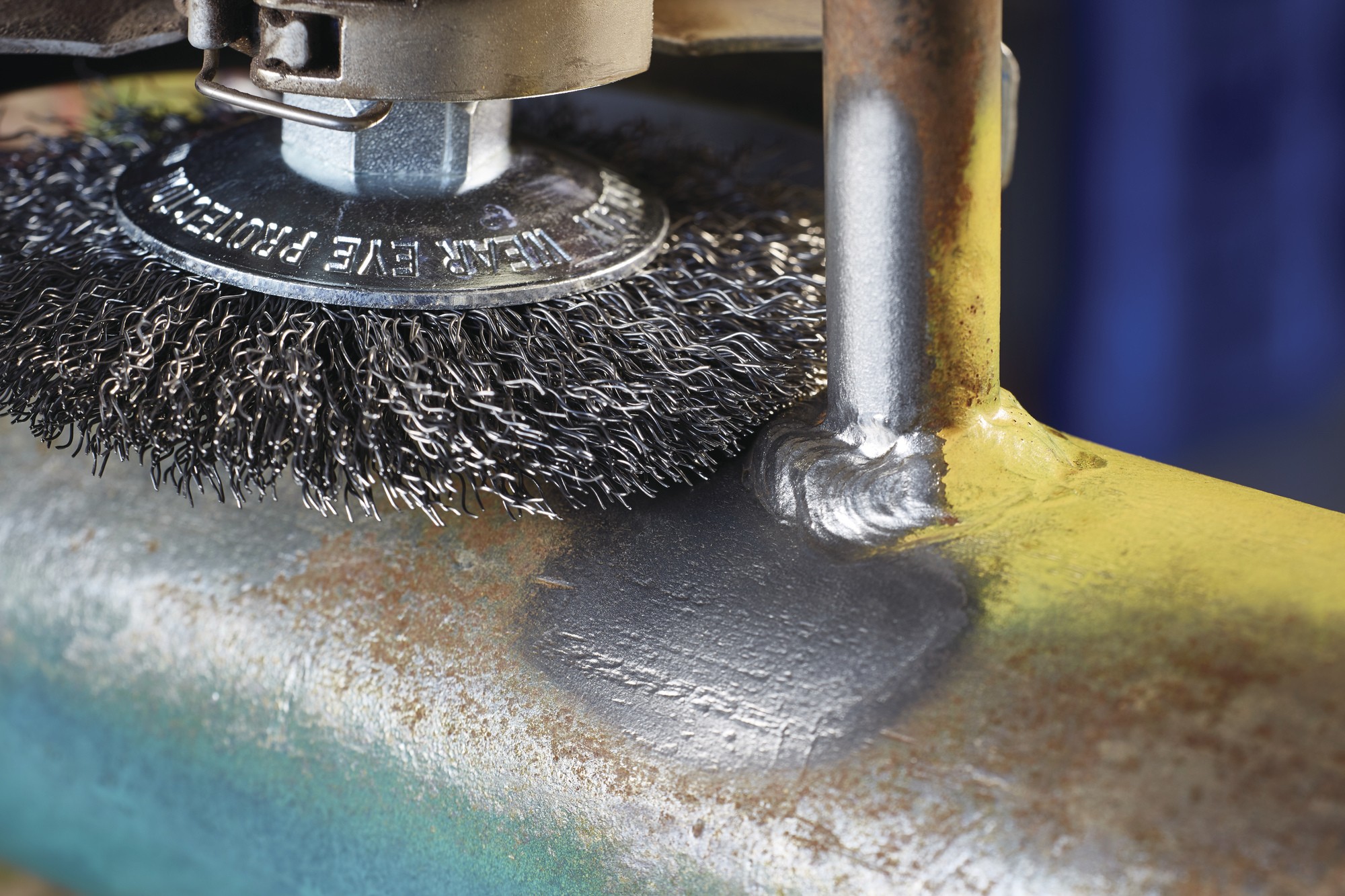 Lessmann Cepillo circular con casquillo roscado alambre latonado ondulado 30476114