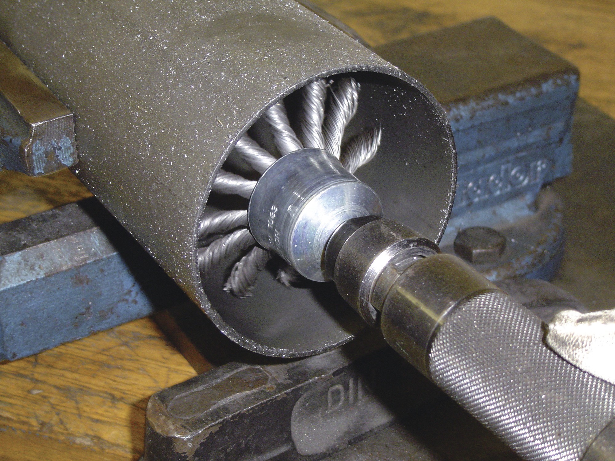 Lessmann Brocha con espiga alambre inox. trenzado 454398