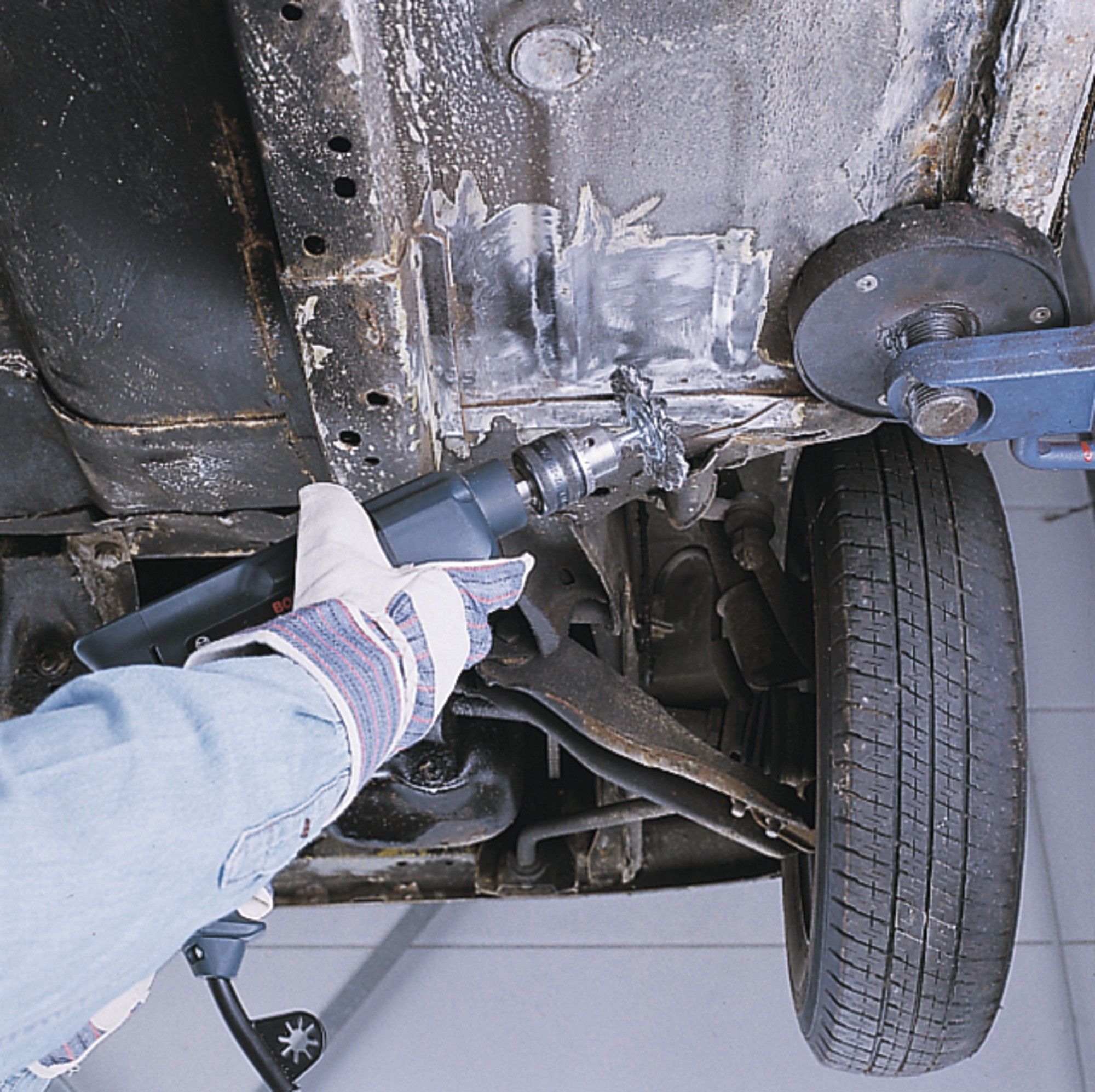 Lessmann Cepillo circular con espiga alambre latonado ondulado 414752