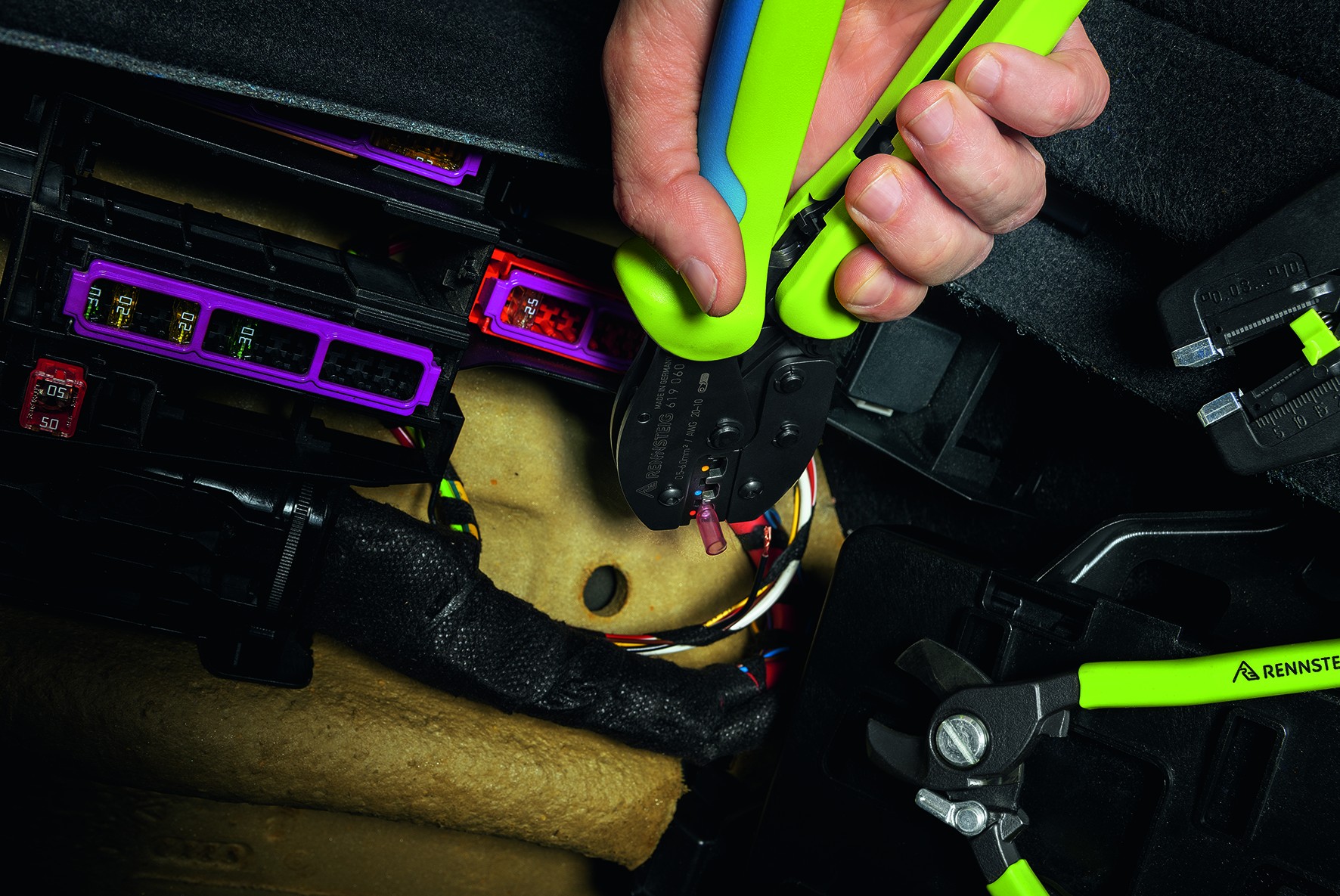 Rennsteig Crimpadora para terminales de tornillo aislados con capacidad de 0,5 - 6 mm2