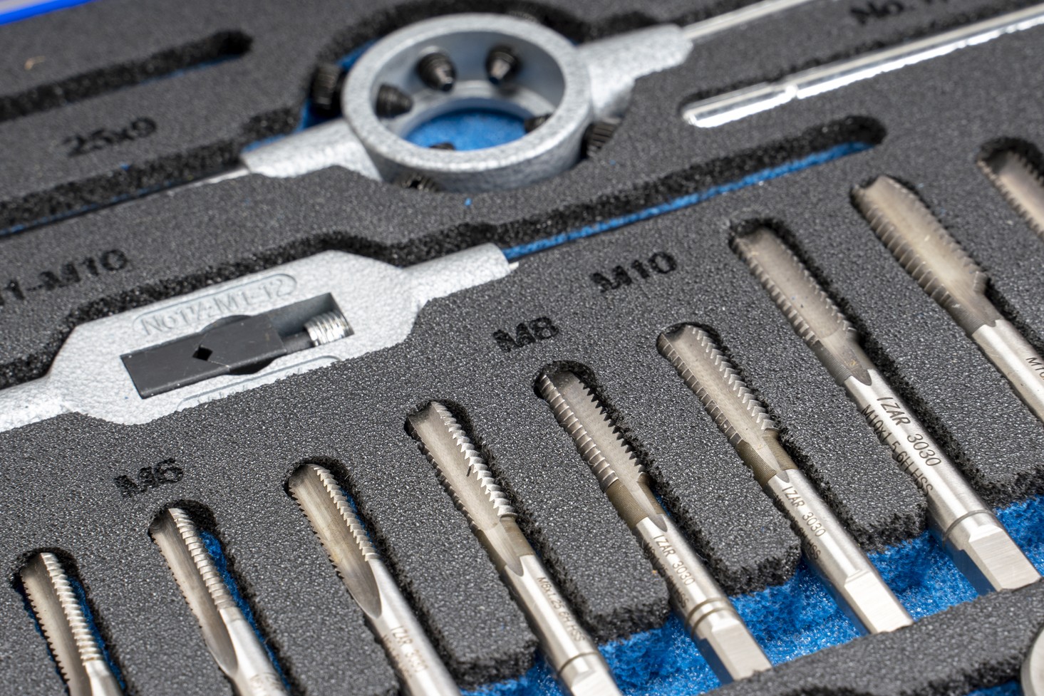 JUEGO MACHOS-COJINETES MANO - 3406 - M3-M12 + COMBI (MOD. 0) 33 pcs.