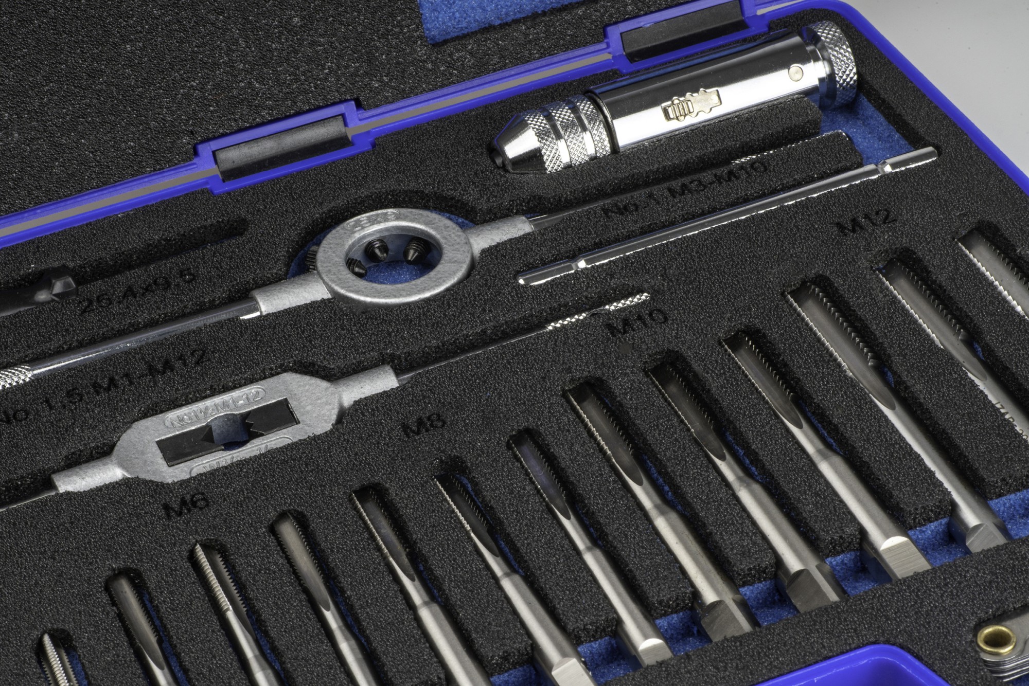 JUEGO MACHOS-COJINETES MANO - 3406 - M3-M12 + COMBI (MOD. 0) 33 pcs. ISO 529