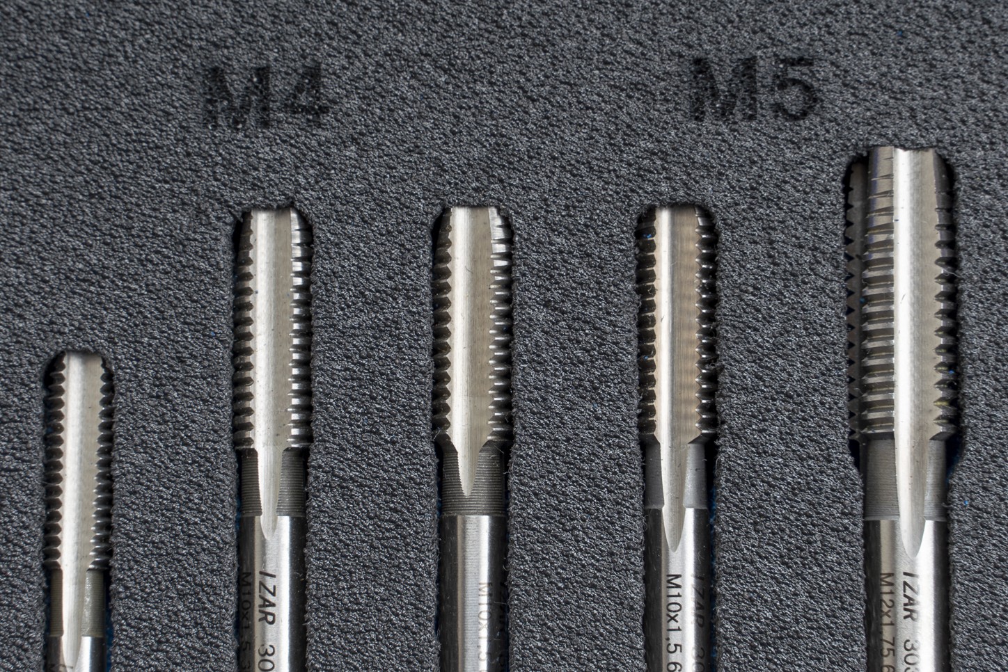 JUEGO MACHOS-COJINETES MANO - 3406 - M3-M20 + COMBI (MOD. 1) 55 pcs.