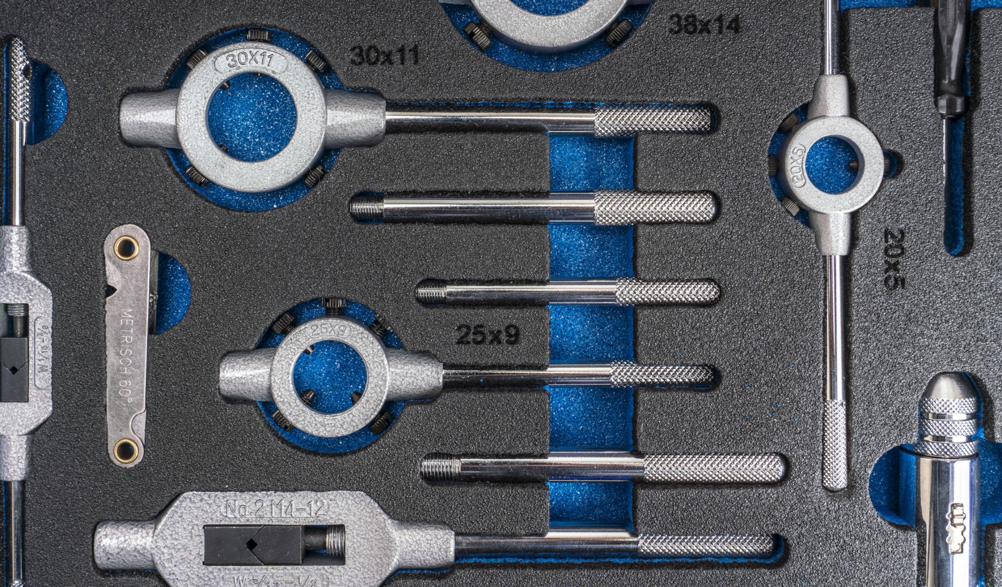 JUEGO MACHOS-COJINETES MANO - 3406 - M3-M12 + COMBI (MOD. 2) 45 pcs.