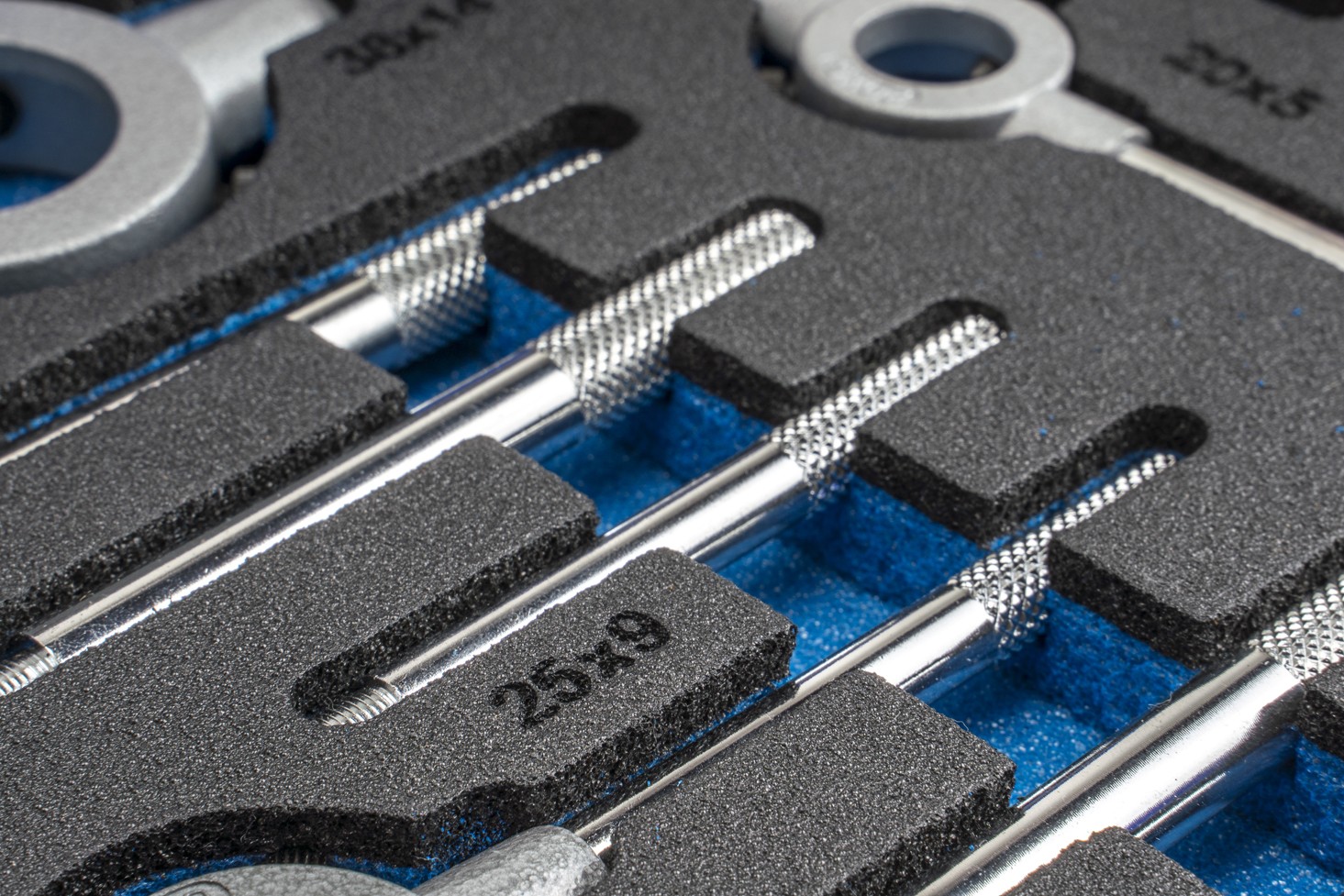 JUEGO MACHOS-COJINETES MANO - 3406 - M3-M12 + COMBI (MOD. 2) 45 pcs.