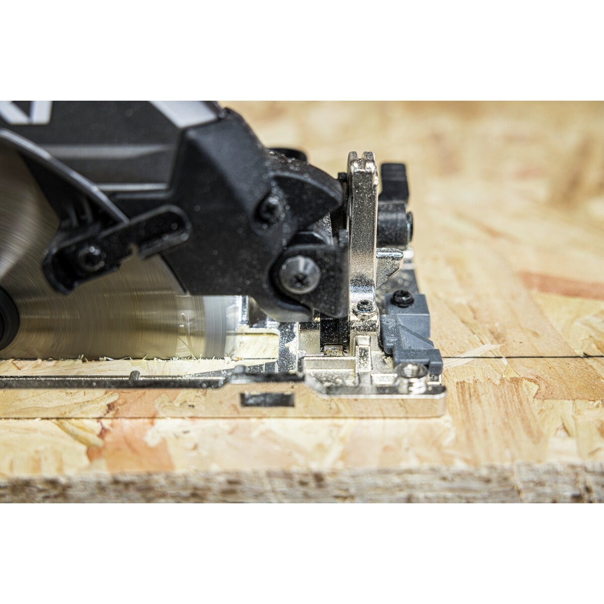 Sierra circular manual de batería C1806DBW2Z