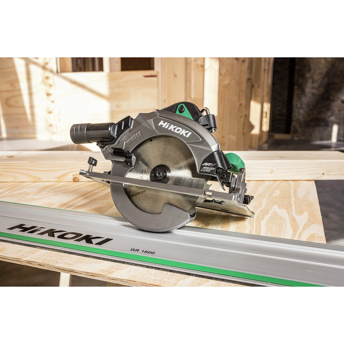 Sierra circular manual de batería C3607DBW2Z