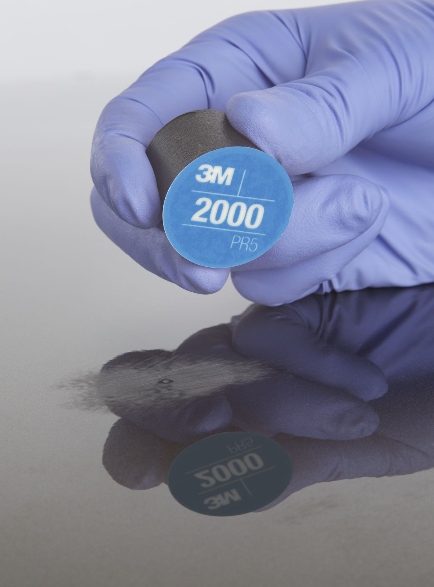 3M™ Hoja de círculos abrasivos para la eliminación de defectos de pintura, 32 mm, P2000, 33895