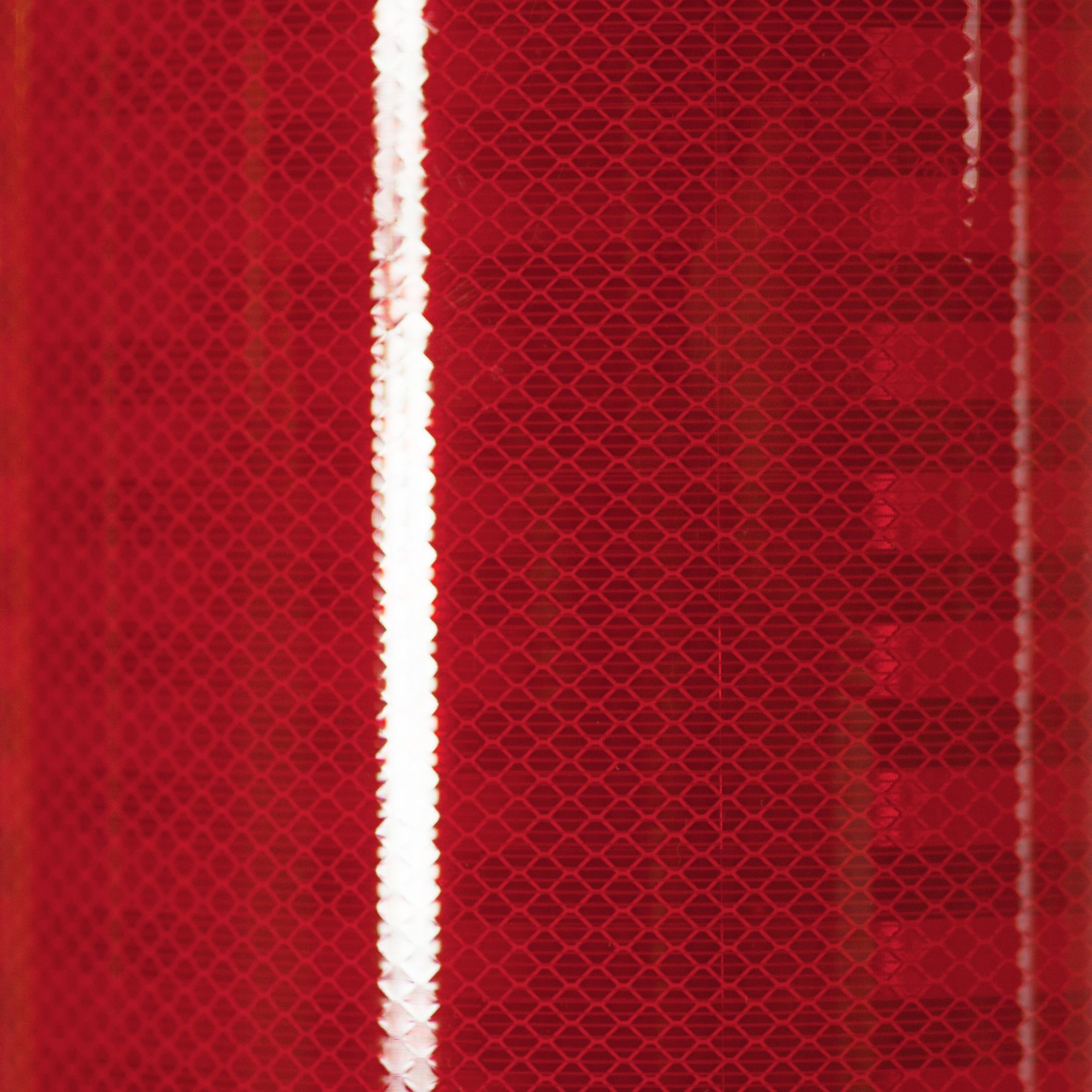 3MTM High Intensity Prismatic SEM 3932 HT Lámina Retrorreflectante Microprismas Clase RA2 HIP Rojo Rollo 0,914m x 45,7m