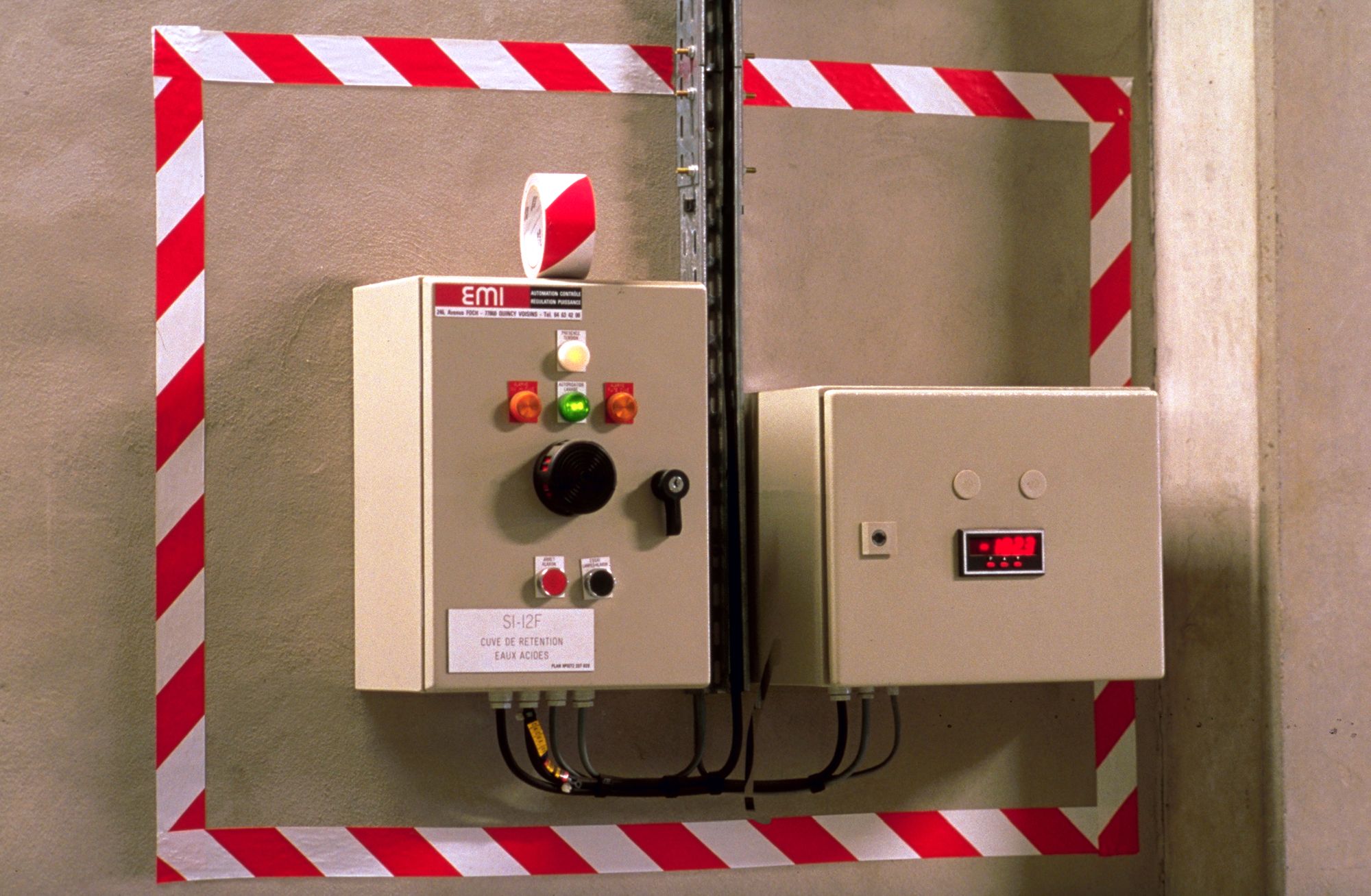 3M™ Cinta de Vinilo con Franjas de Seguridad 767, Roja/Blanco, 50 mm x 33 m, 12 Rollos, Envuelto individualmente Empaquetado convenientemente