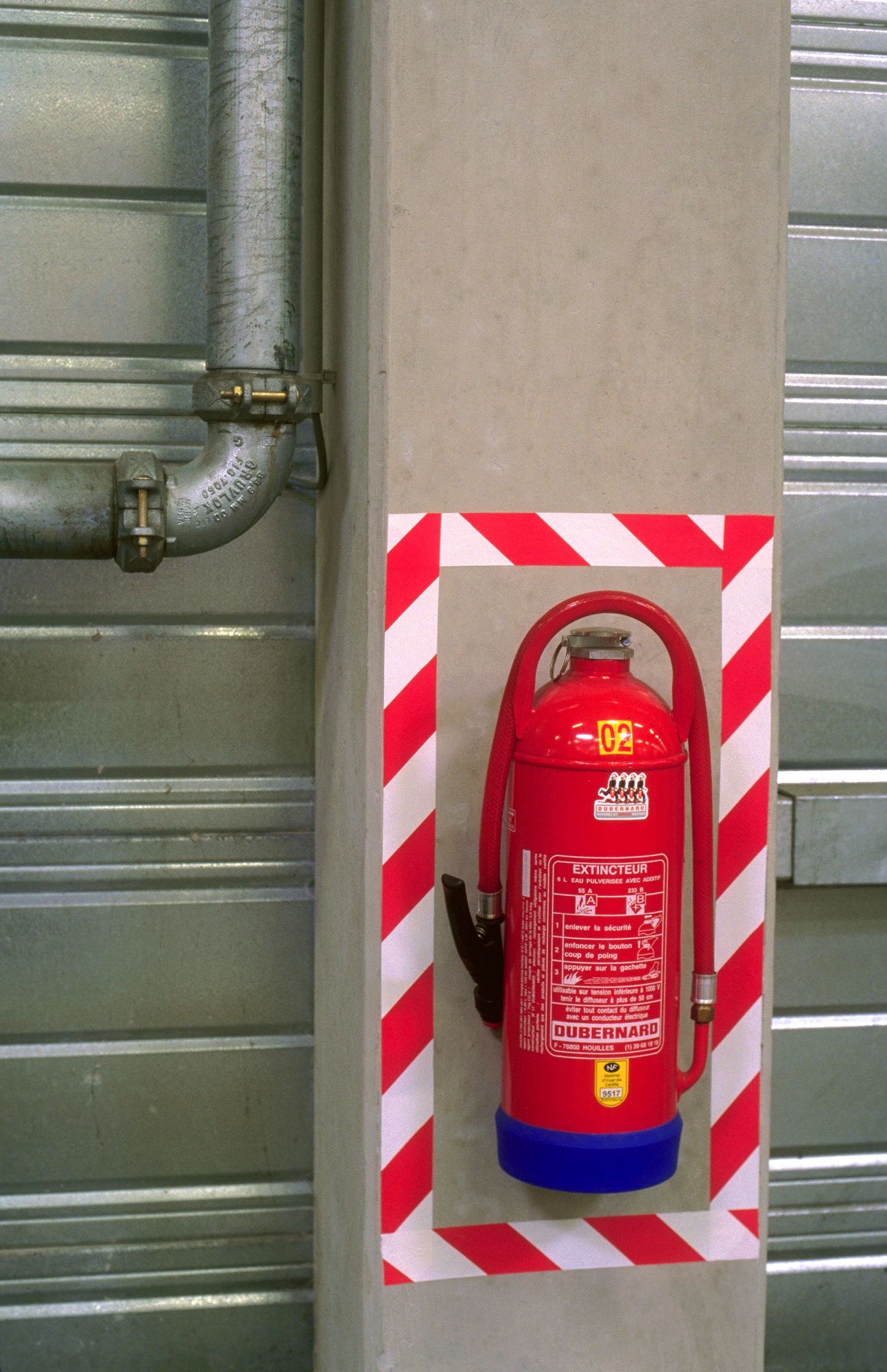 3M™ Cinta de Vinilo con Franjas de Seguridad 767, Roja/Blanco, 50 mm x 33 m, 12 Rollos, Envuelto individualmente Empaquetado convenientemente