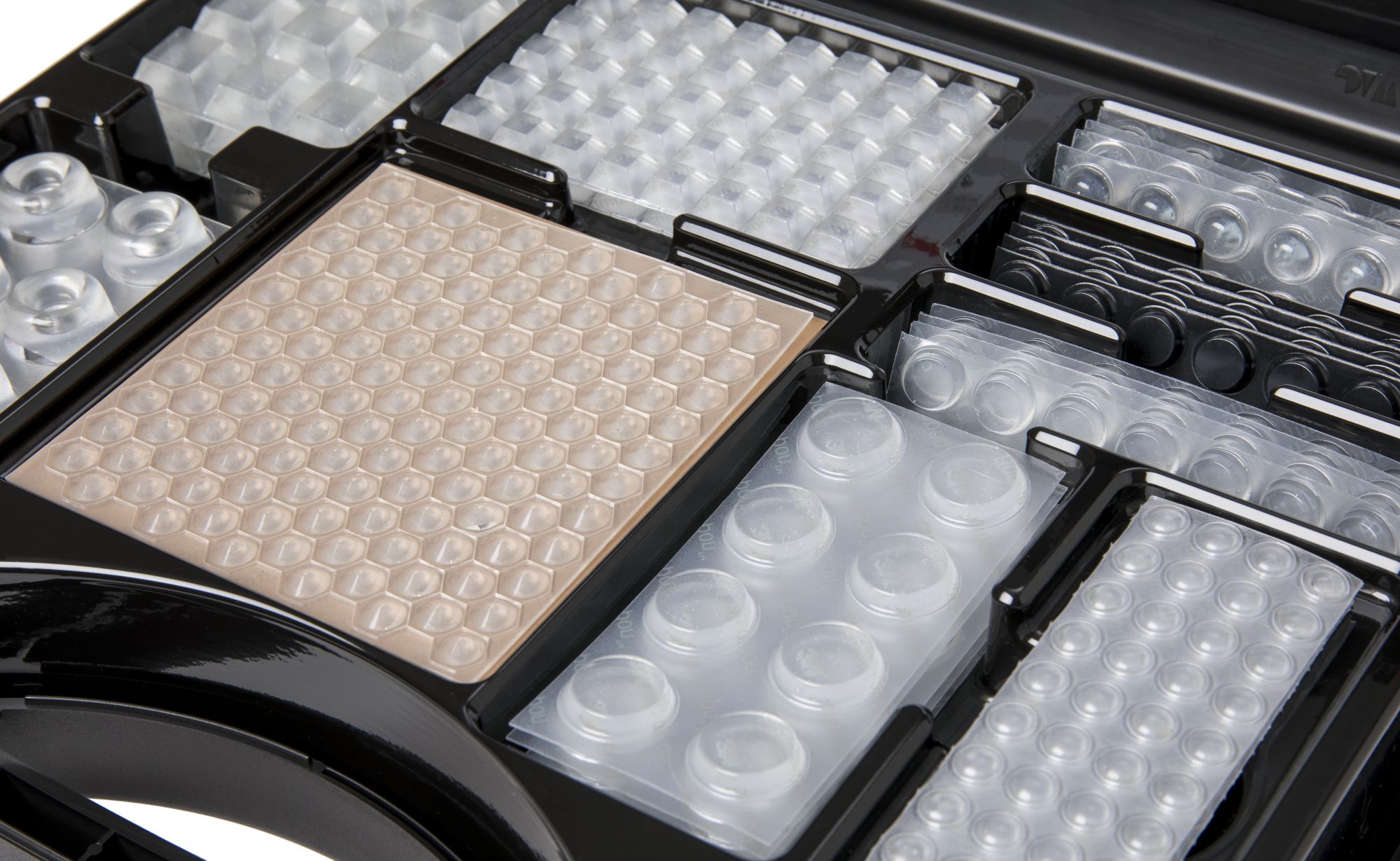 3M™ Bumpon™ Topes Protectores Adhesivos Set 017, 700+ por caja, Transparente y Negro