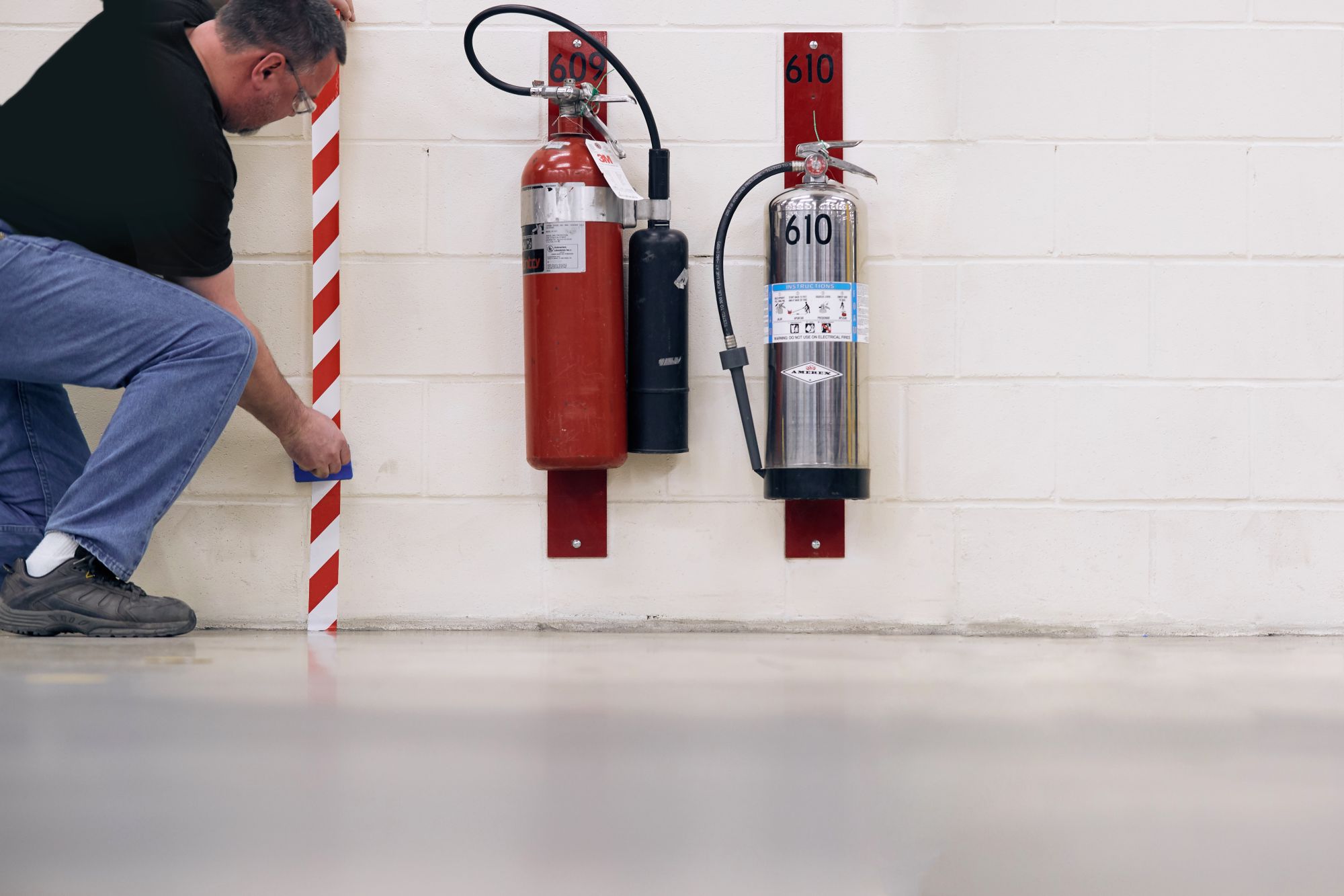 3M™ Cinta de Vinilo con Franjas de Seguridad 767, Roja/Blanco, 50 mm x 33 m, 12 Rollos, Envuelto individualmente Empaquetado convenientemente