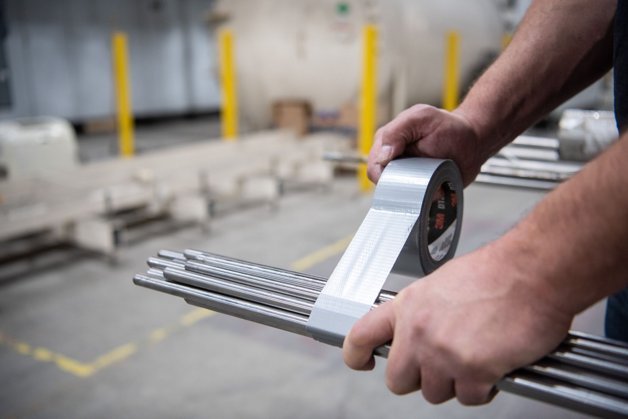 3M™ Cinta americana multiuso DT8, Negro, 48 mm x 55 m, 0.2 mm, 24 rollos por caja, envueltos individualmente