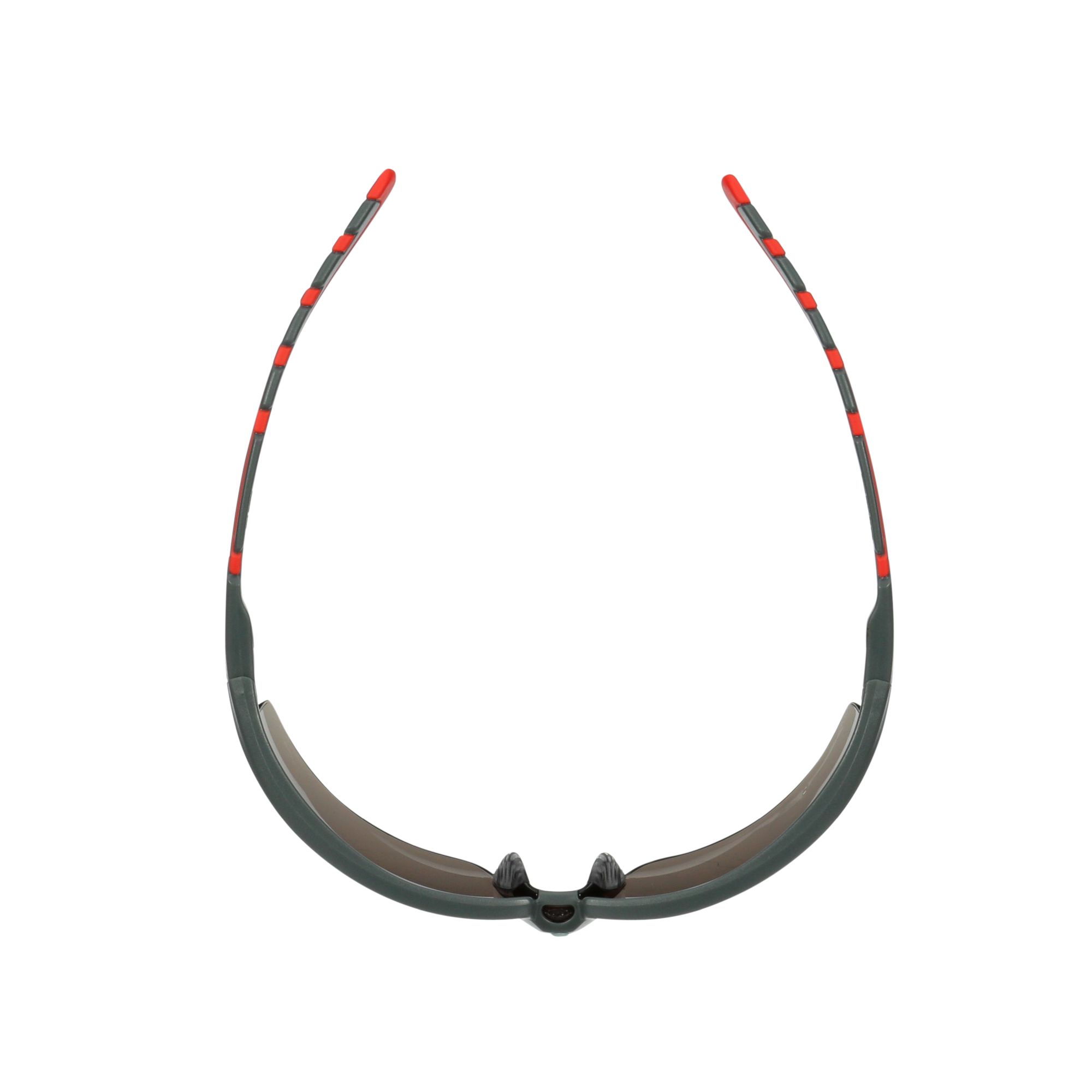 3M™ Solus™ serie 2000, S2002SGAF-RED, patillas grises/rojas, recubrimiento antiempañante Scotchgard™, lente AF-AS gris, 20/caja