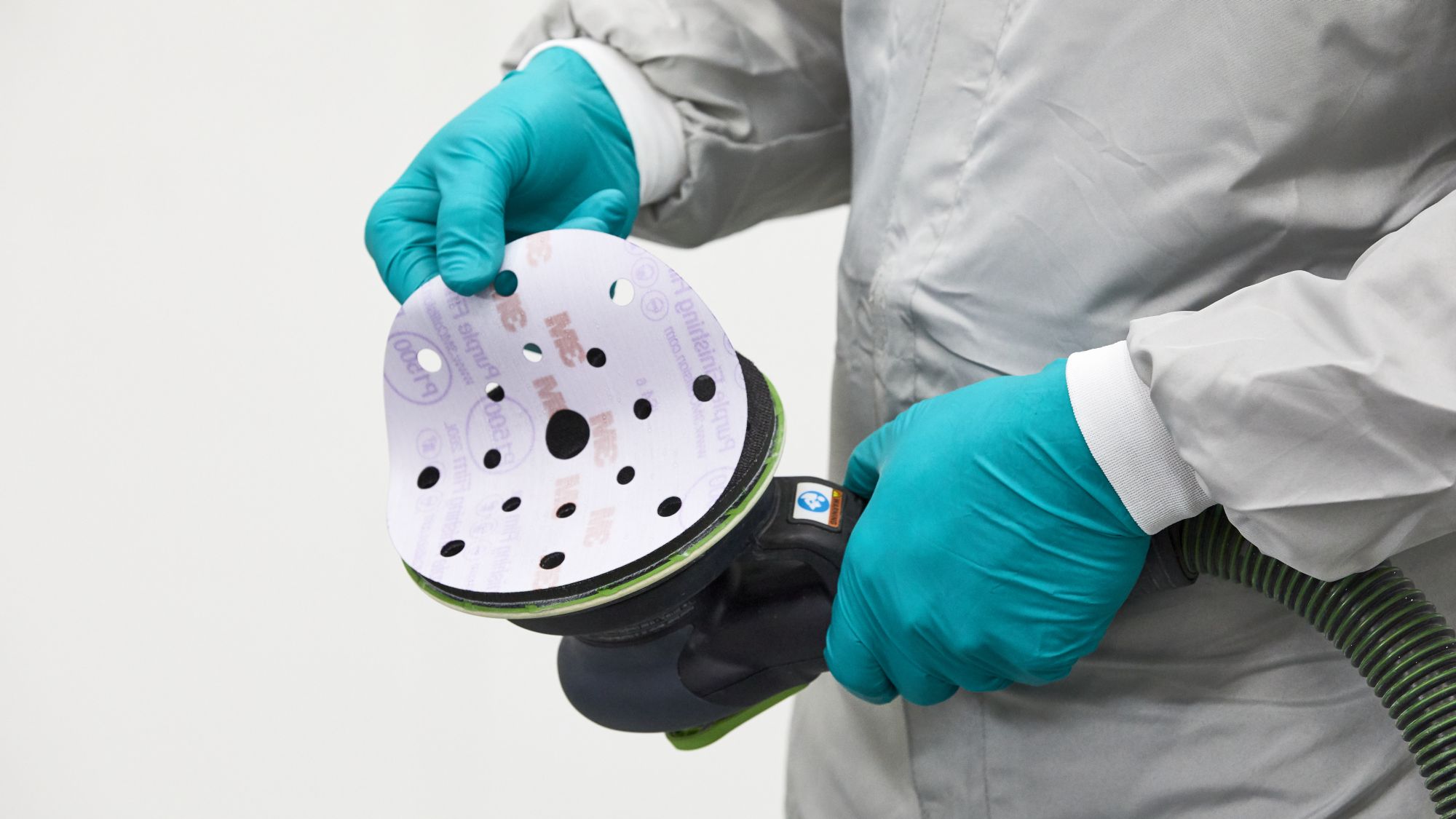 3M™ Hookit™ Disco abrasivo de acabado 260L, 150 mm, 15 agujeros, P1500, 51053