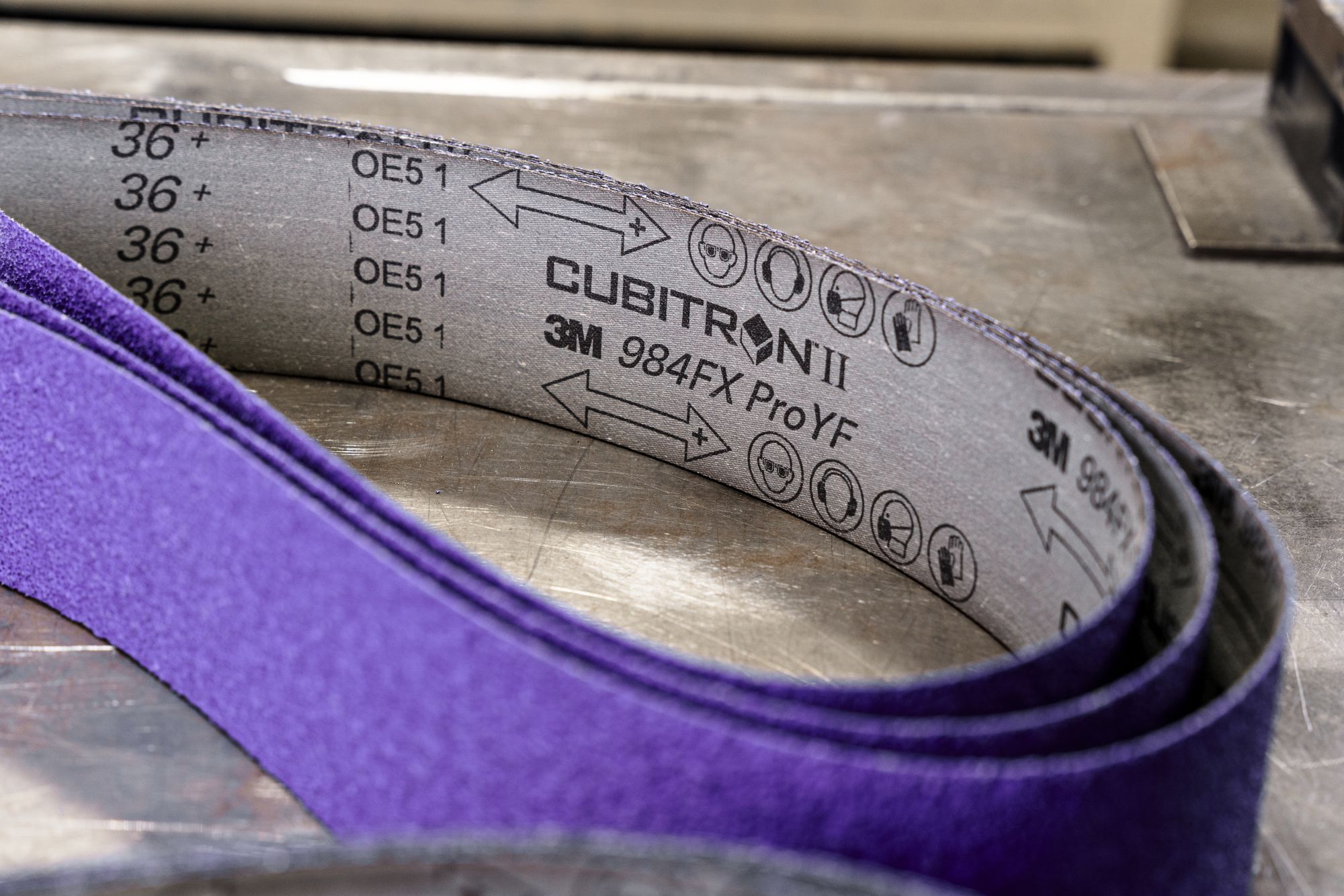 3M™ Cubitron™ II Banda abrasiva 984FX Pro, 36+, 50 mm x 2000 mm