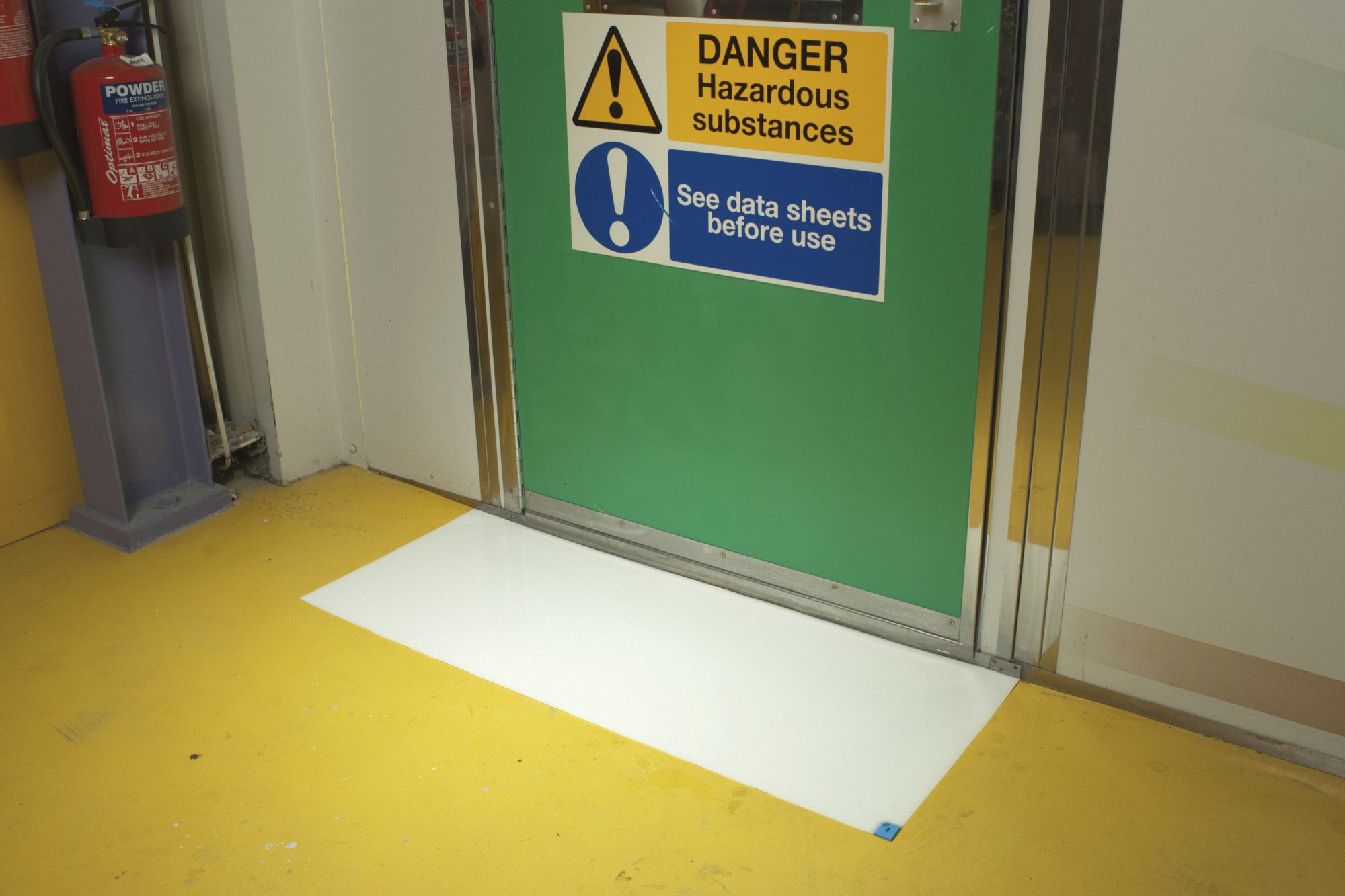 3M™ Nomad™ Alfombrilla Ultra Clean Antipolvo 4300, Transparente, 45 cm x 115 cm, 40 láminas/alfombras, Caja 6 alfombras