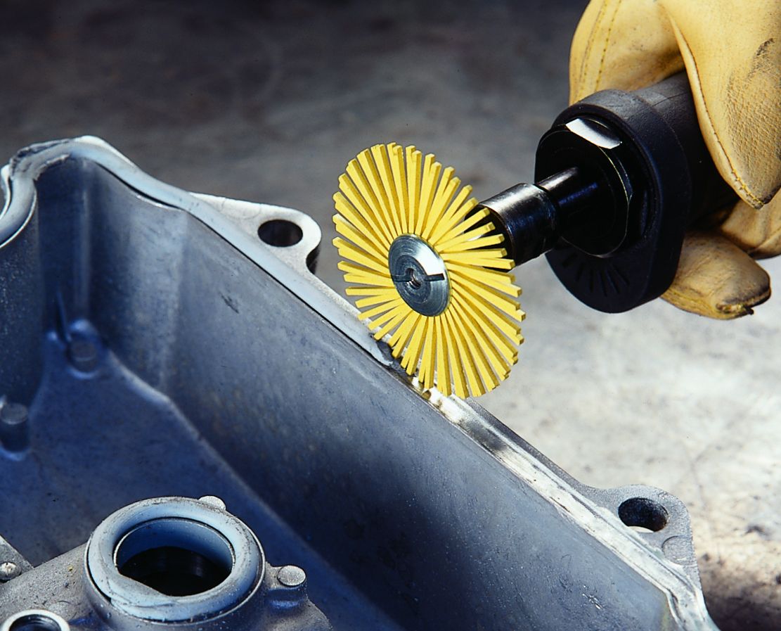 3M™ Scotch-Brite™ Cepillo Radial Bristle BB-ZB, 152 mm x 13 mm x 25 mm, P80, Amarillo, Tipo A, Con Adaptador