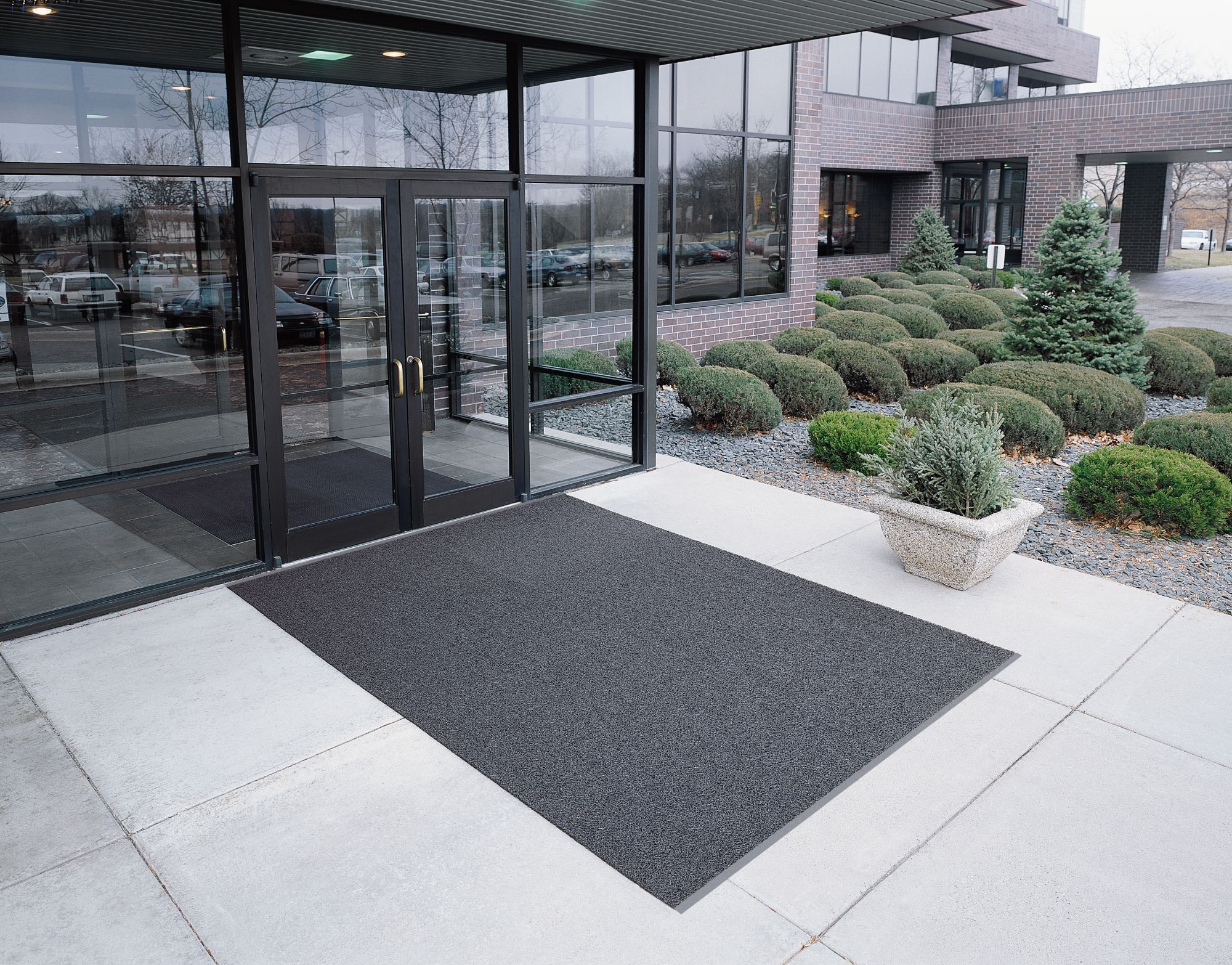 3M™ Nomad™ Tapete Terra Tráfico Alto 8250, Preto, 914 mm x 6.1 m, 1/Caixa