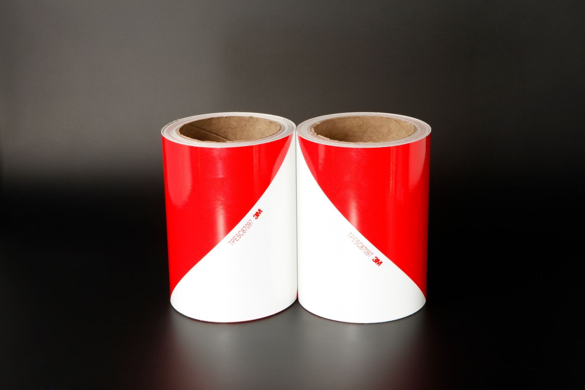 3MTM Lámina Retrorreflectante Microesferas 13056F Clase RA1 EG  Blanco/Rojo 2 Rollos 0,14m x 45,7m ( 1R IZDA + 1R DCHA)