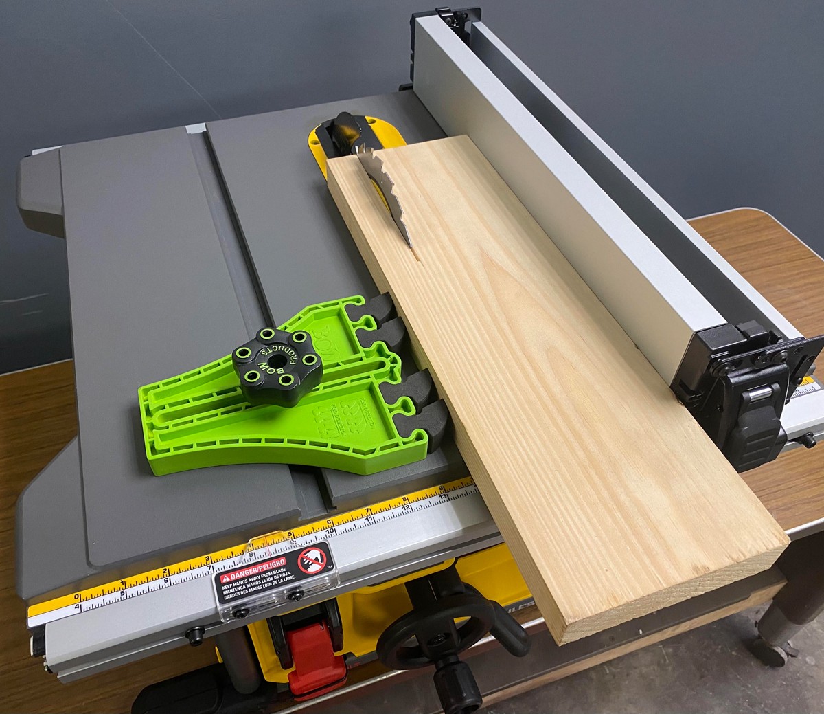 Bow FP5 - Pluma Portatil