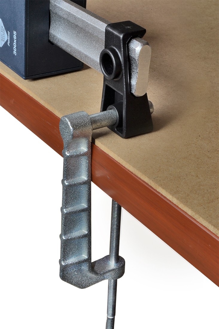 Tornillo de apriete tipo G para sujeción de mesa