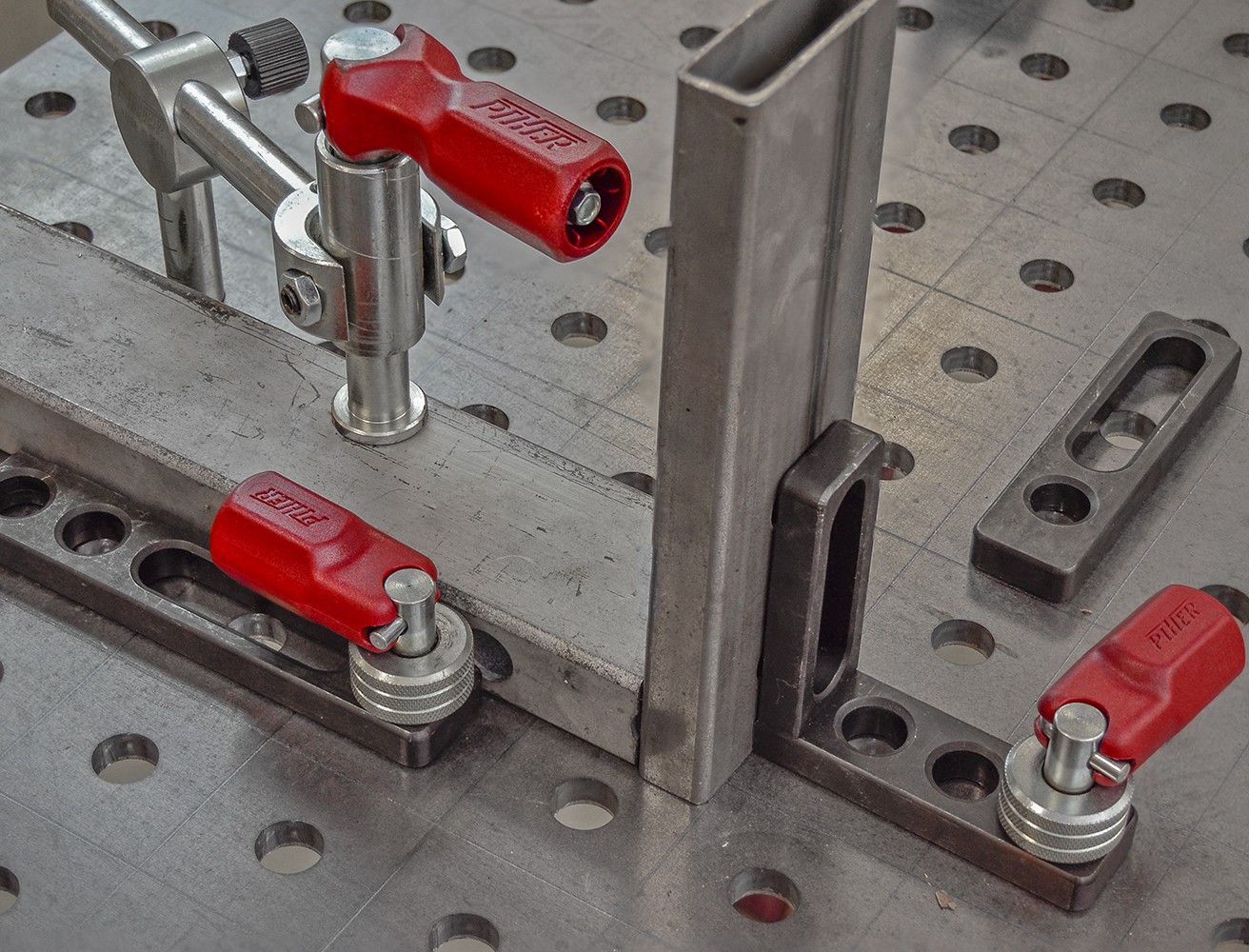 ESCUADRA TF  Ø16 MM  90*30*90