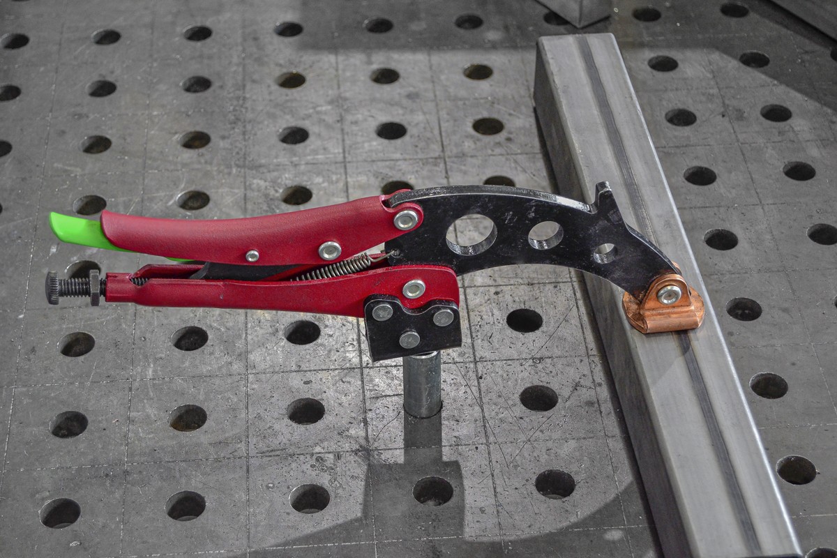 TGA · Grapa Autoajustable de mesa