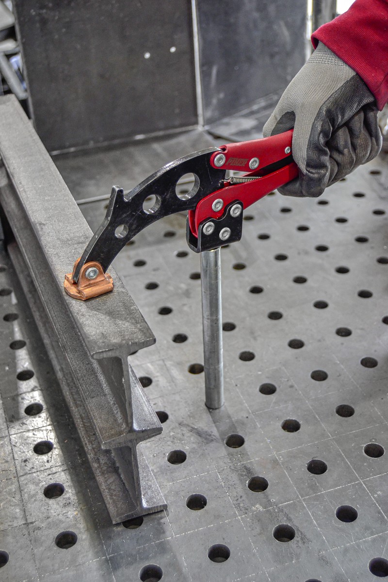 TGA · Grapa Autoajustable de mesa