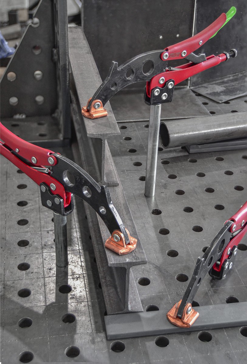 TGA · Grapa Autoajustable de mesa