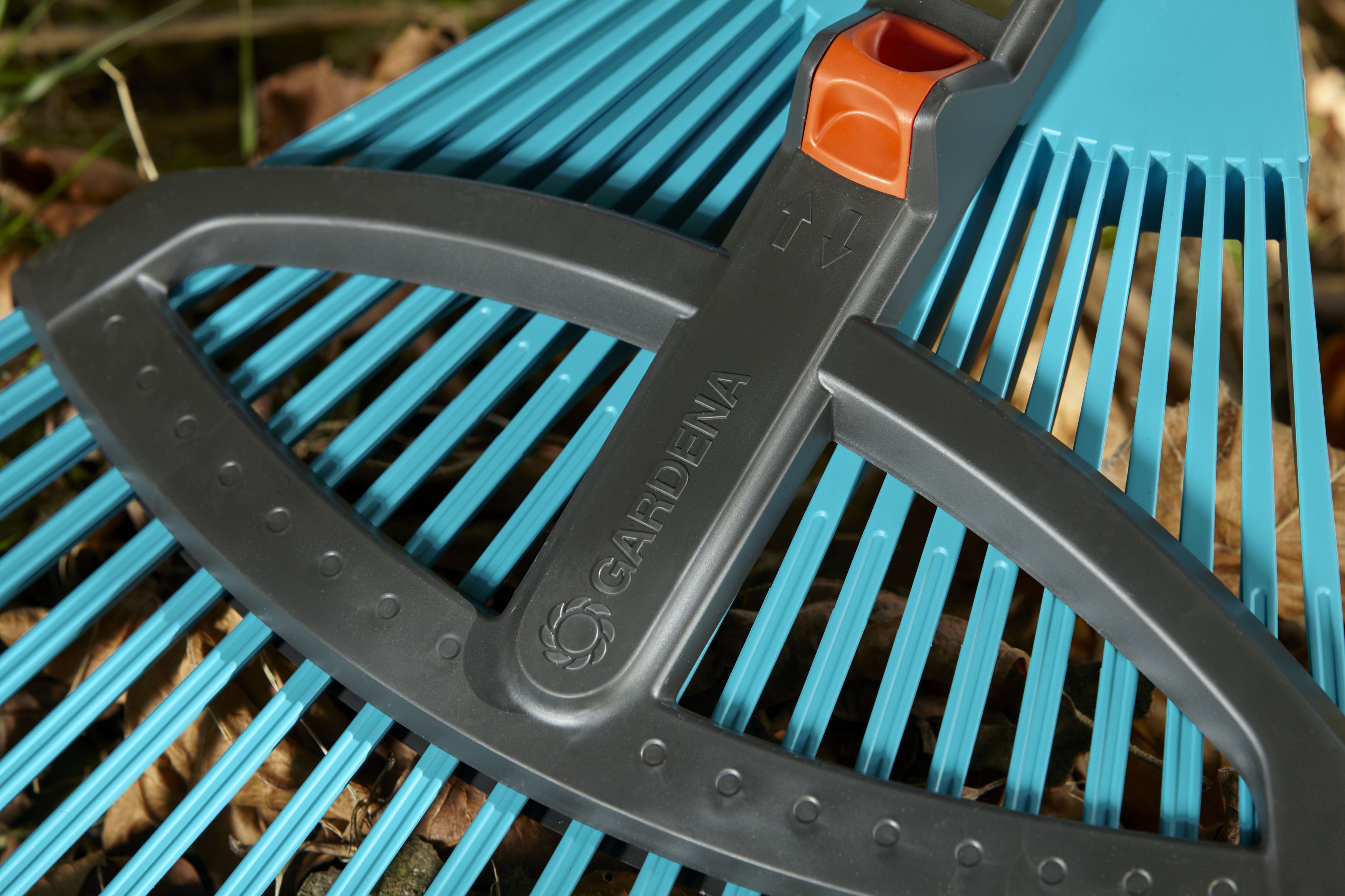 Promo escoba plástico graduable Combisytem con mango 130 cm