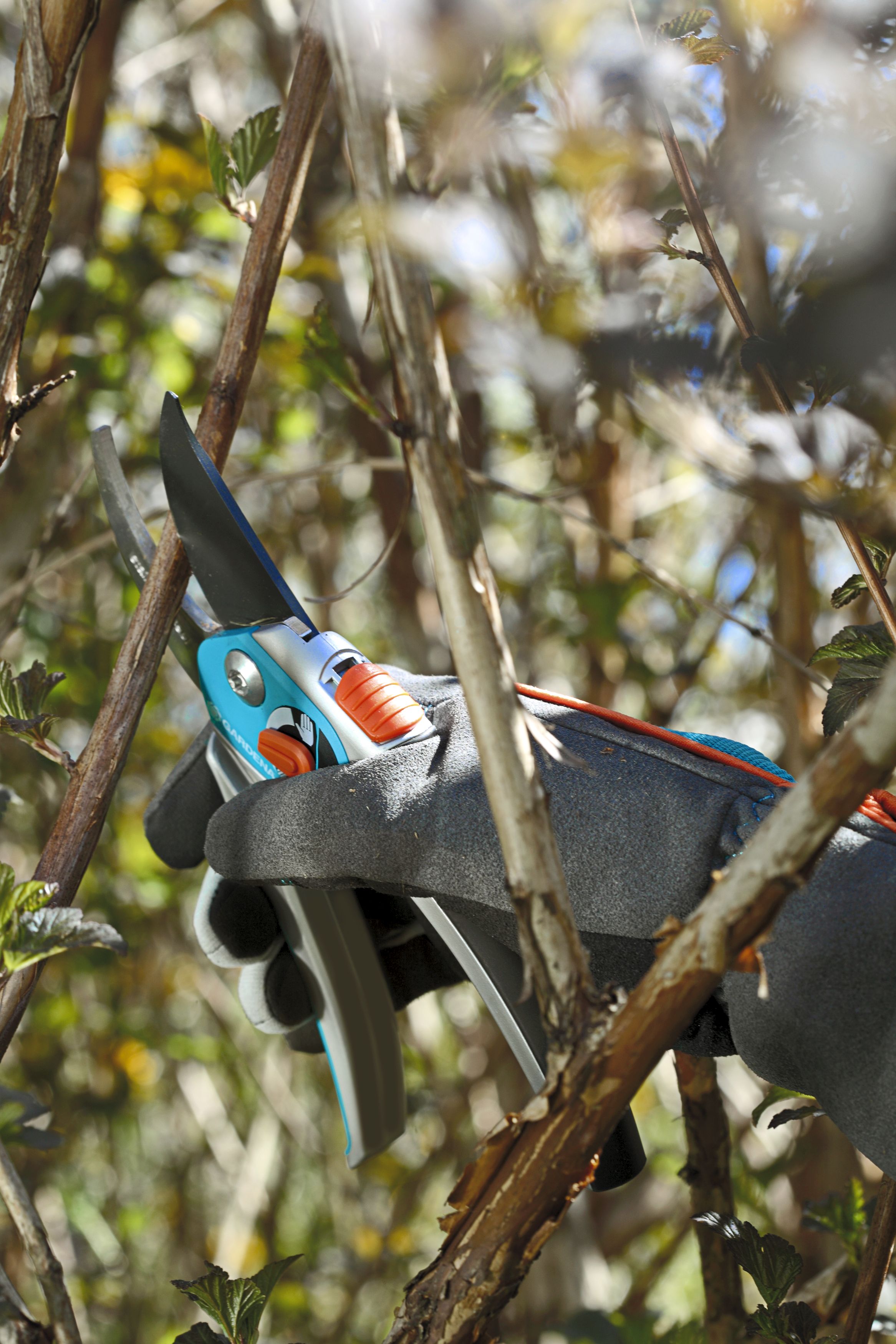 Guantes para el cuidado de arbustos GARDENA. Talla 7 / S