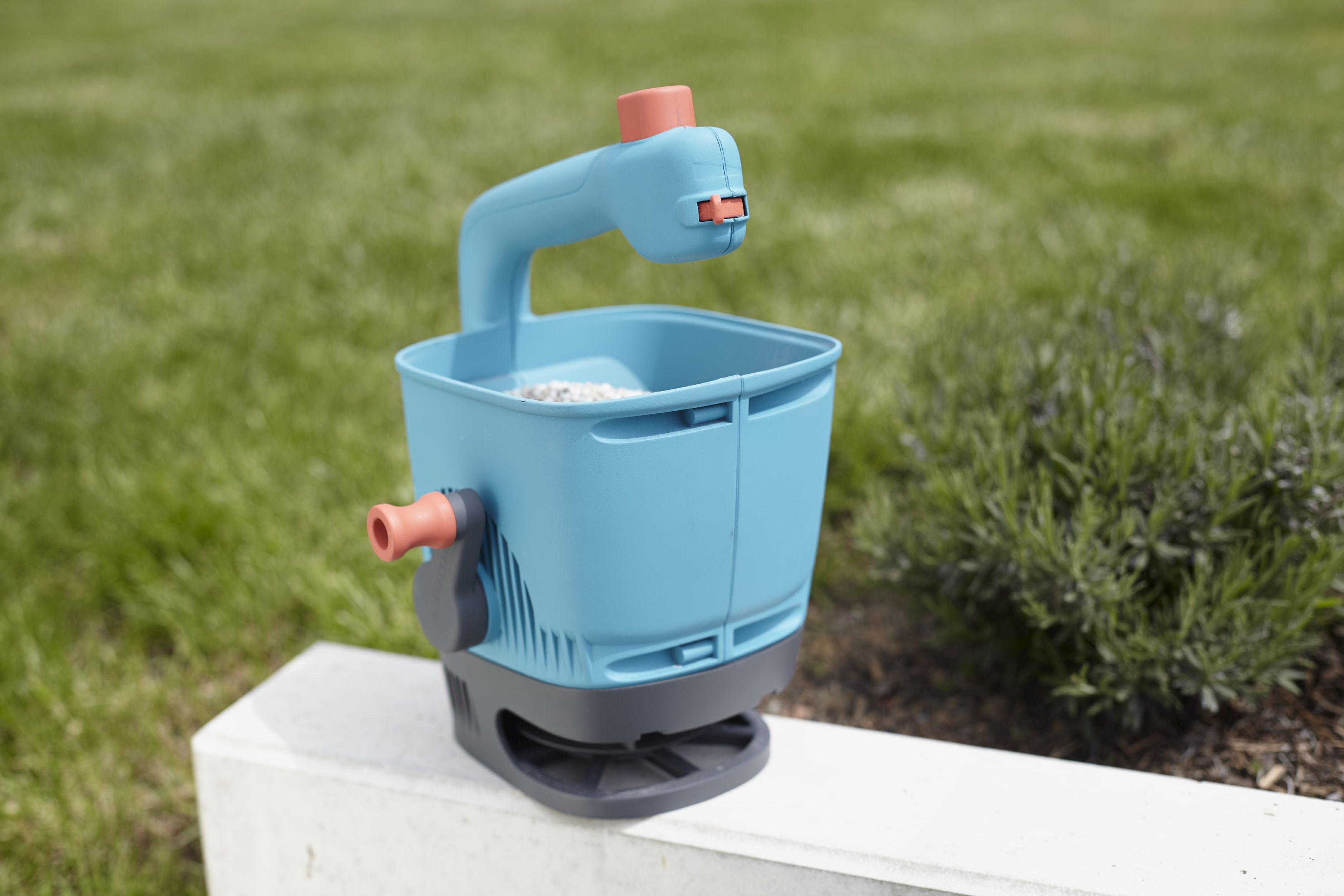 Esparcidor de mano M