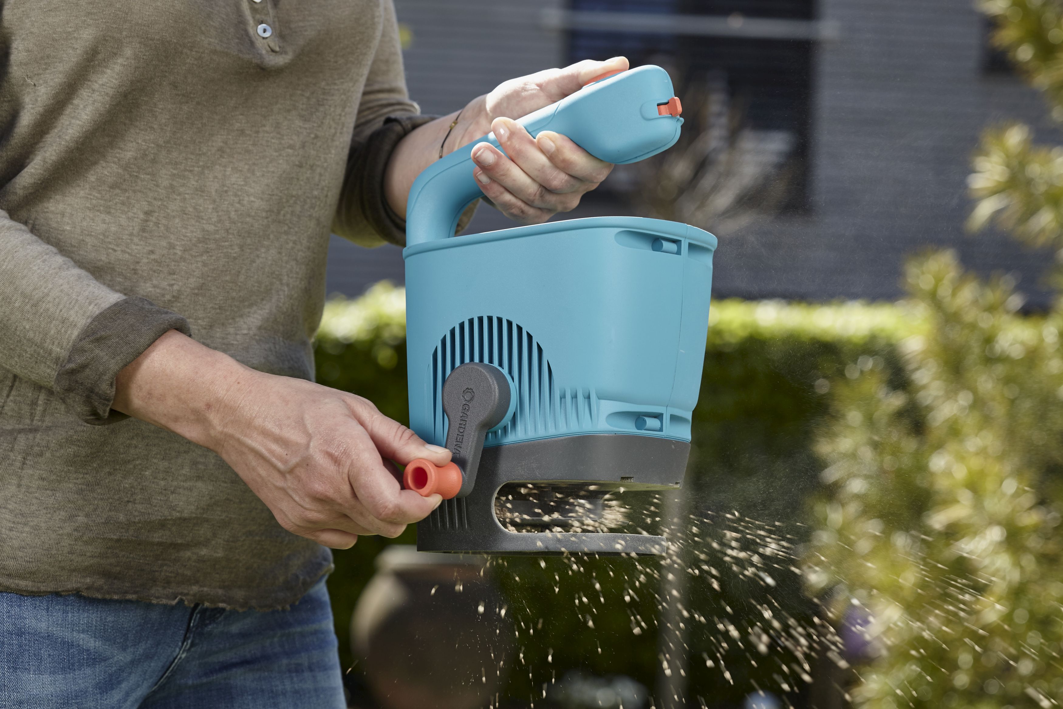 Esparcidor de mano M