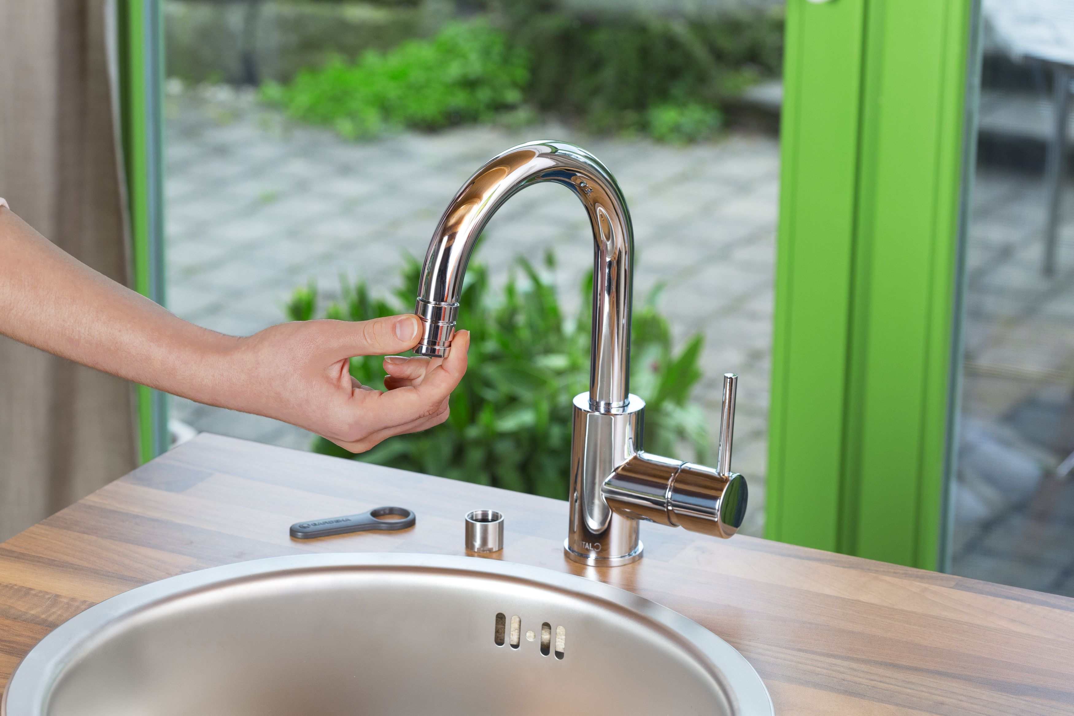 Adaptador para grifo interior